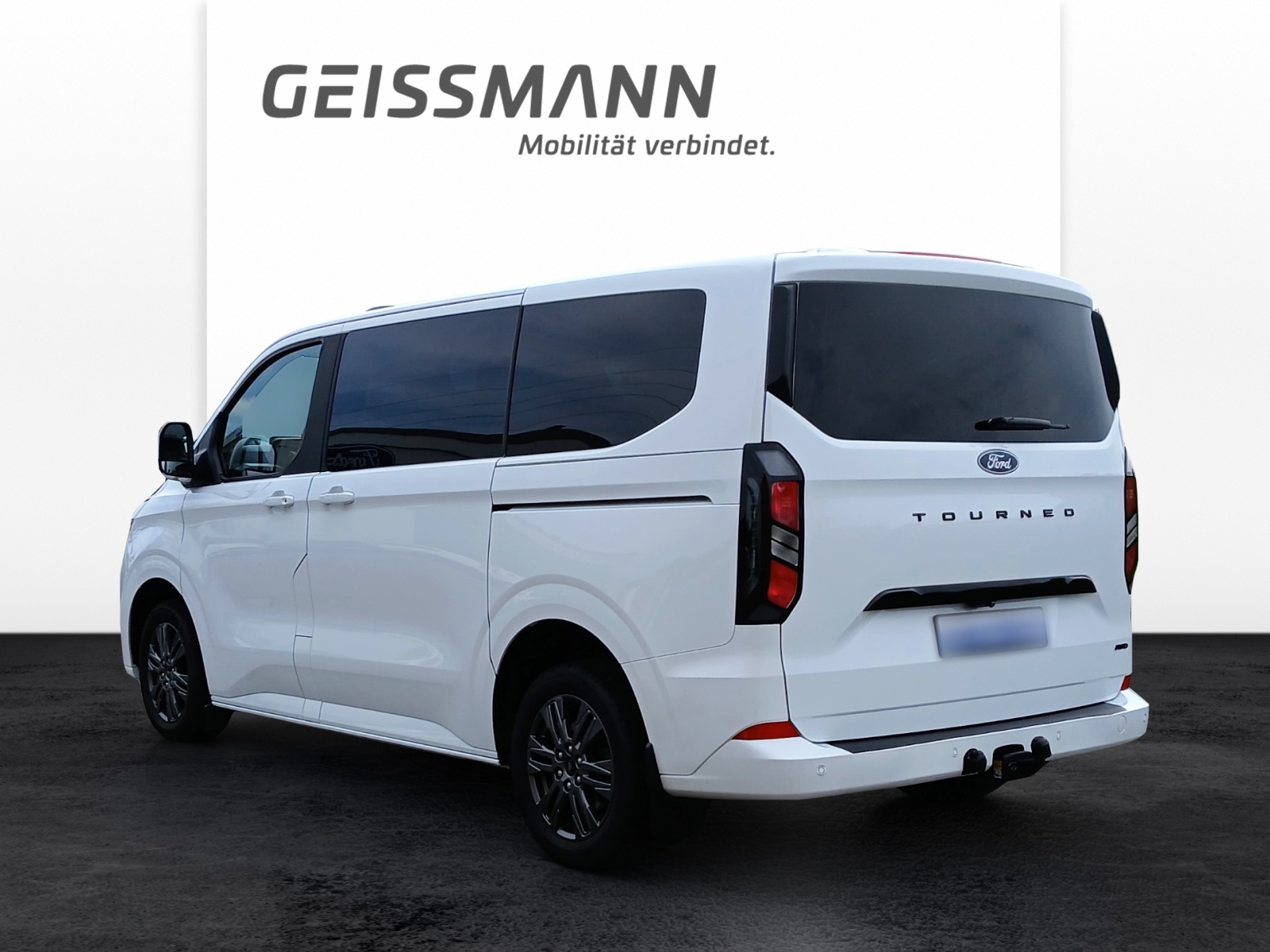 FORD Tourneo Custom Bus 320 L1 2.0 EcoBlue 170 Titanium 4x4-image-2