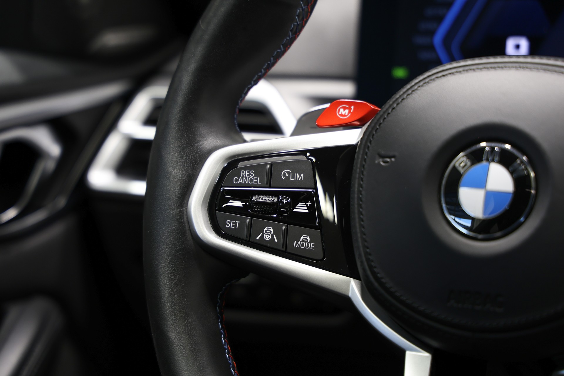 BMW M4 Coupé Competition M xDrive LCI *530 PS*BMW Werksgarantie bis 07.2027*-image-26