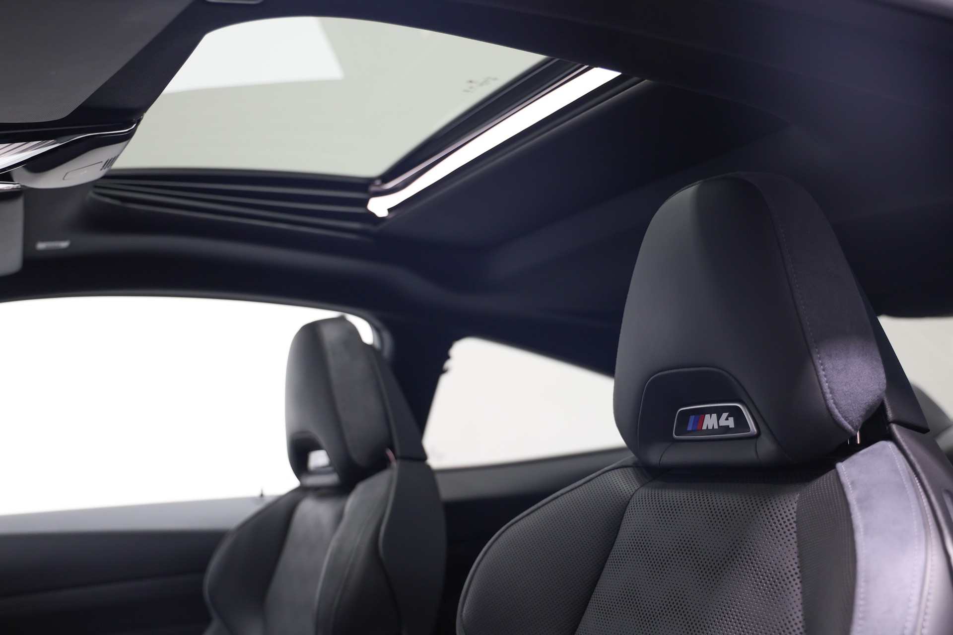 BMW M4 Coupé Competition M xDrive LCI *530 PS*BMW Werksgarantie bis 07.2027*-image-19