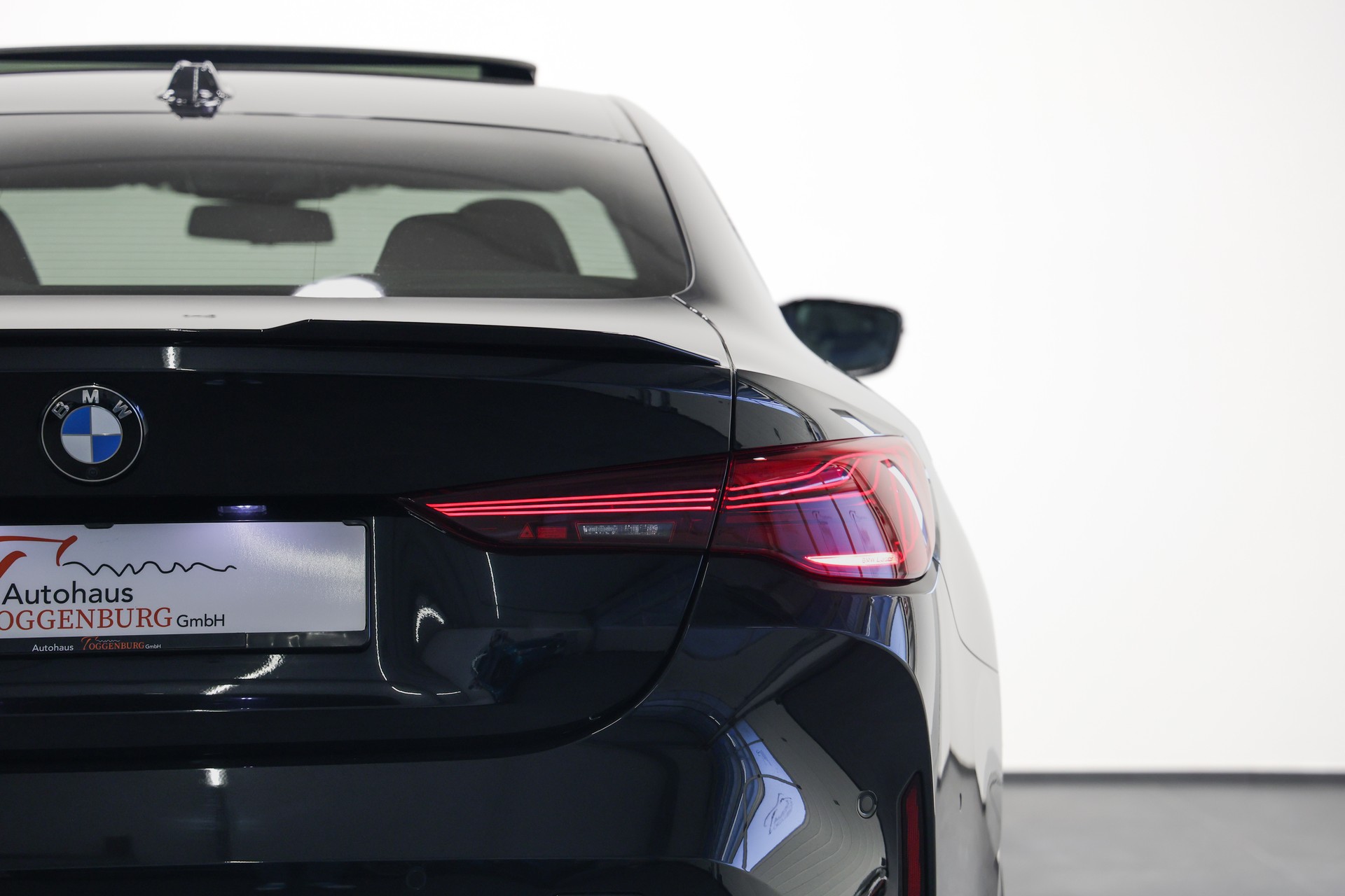 BMW M4 Coupé Competition M xDrive LCI *530 PS*BMW Werksgarantie bis 07.2027*-image-14