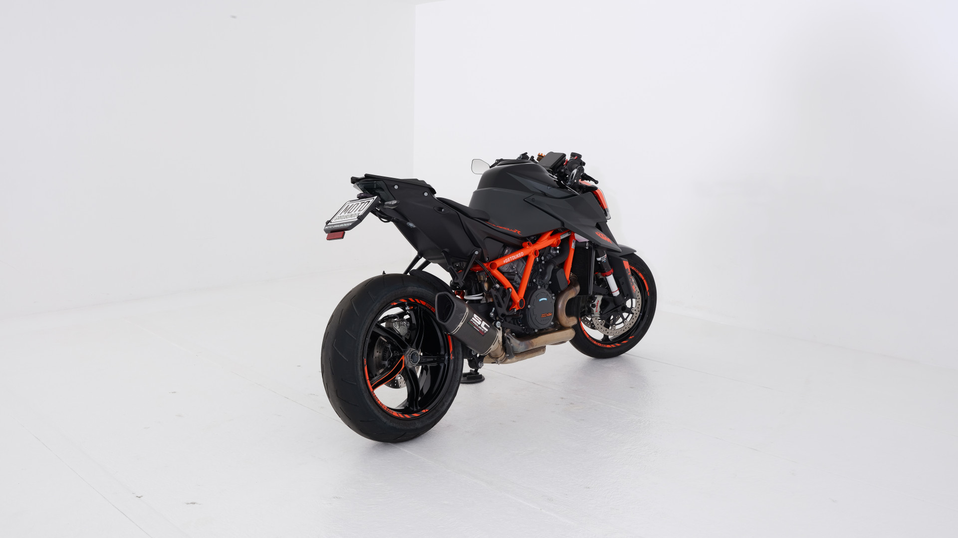 KTM 1290 Super Duke R-showroom-element-2