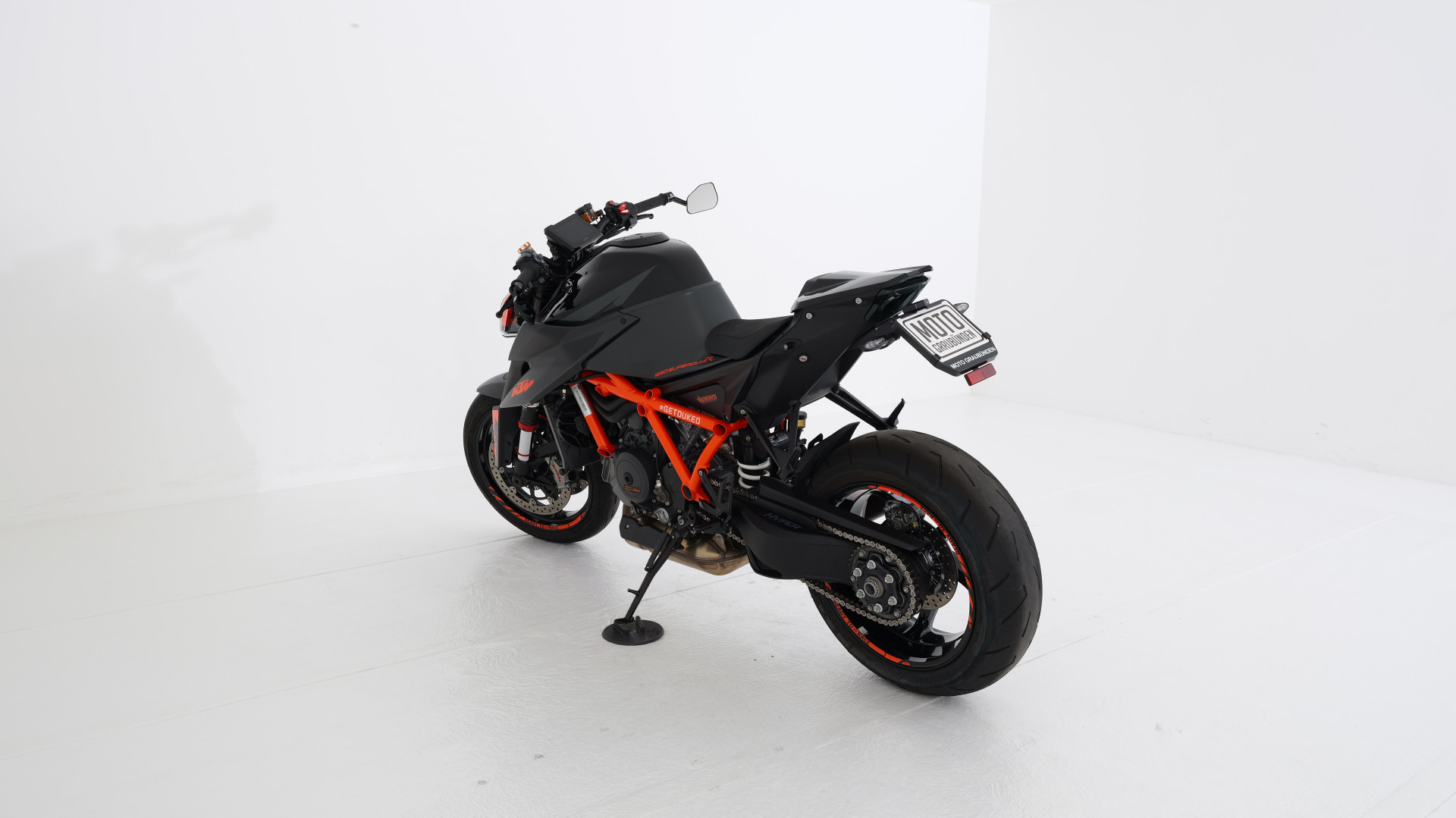 KTM 1290 Super Duke R-showroom-element-3