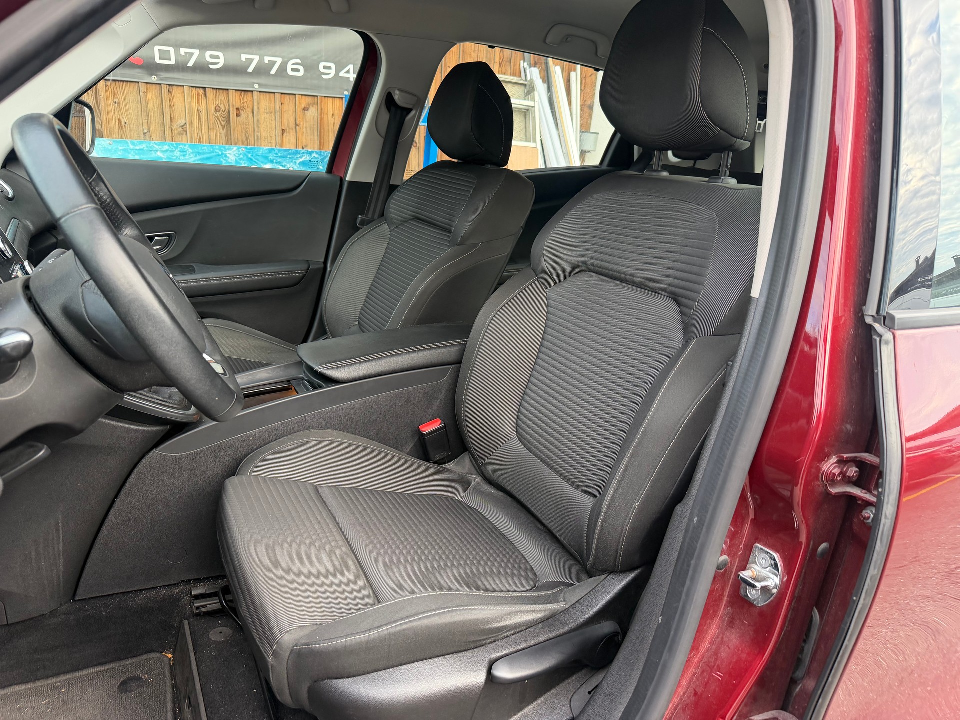 RENAULT Scénic 1.2 16V Turbo Bose-image-5