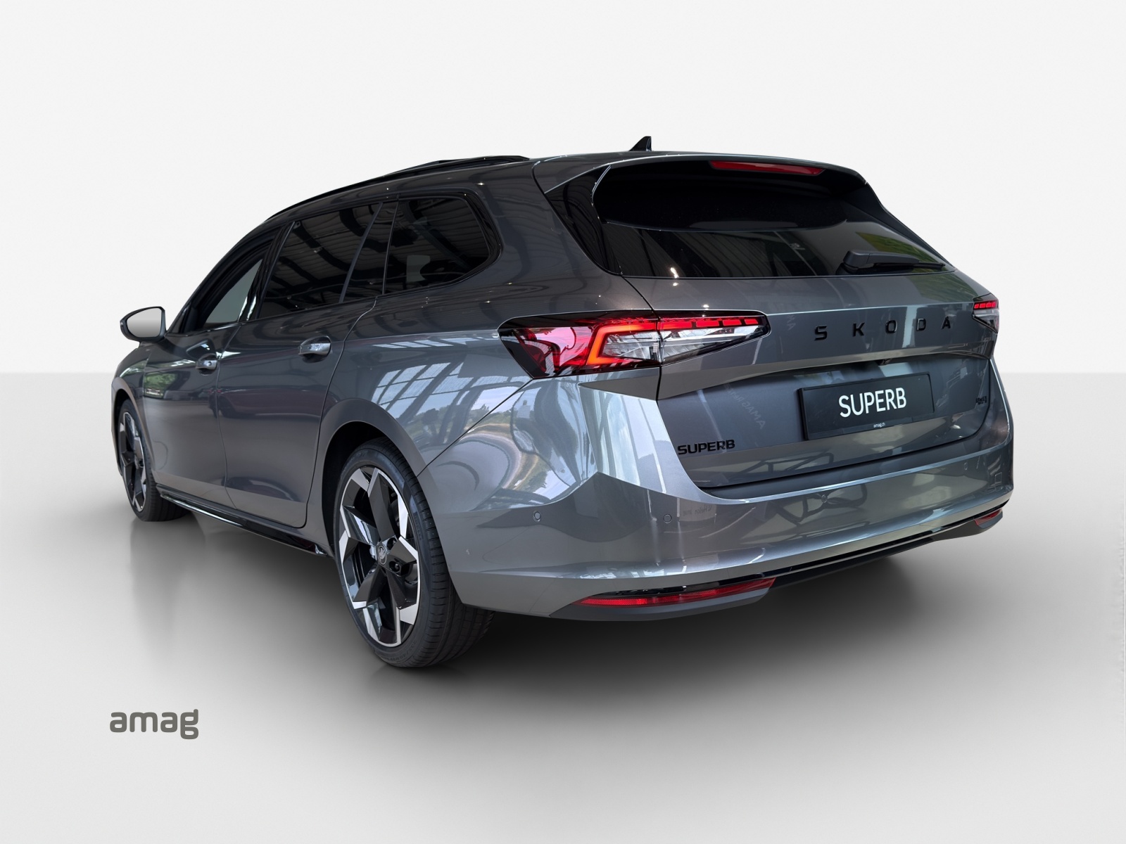 SKODA Superb Combi 2.0 TSI Sportline 4x4 DSG-image-2