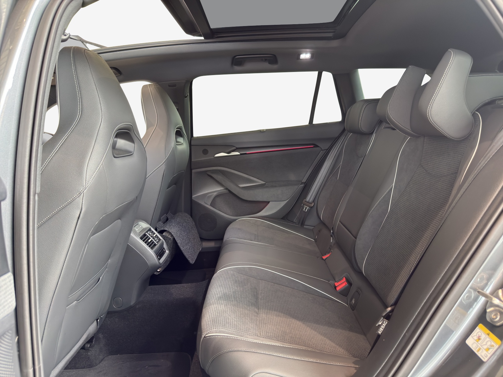 SKODA Superb Combi 2.0 TSI Sportline 4x4 DSG-image-11