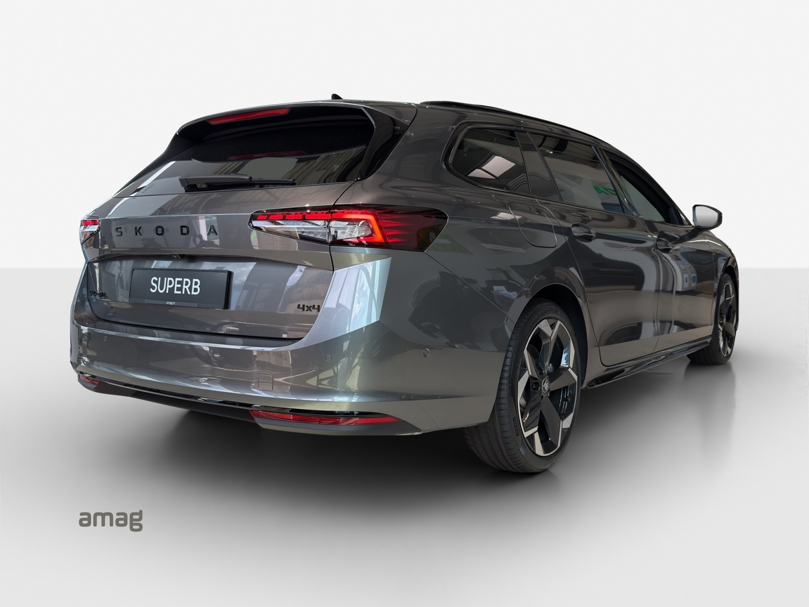 SKODA Superb Combi 2.0 TSI Sportline 4x4 DSG-image-4