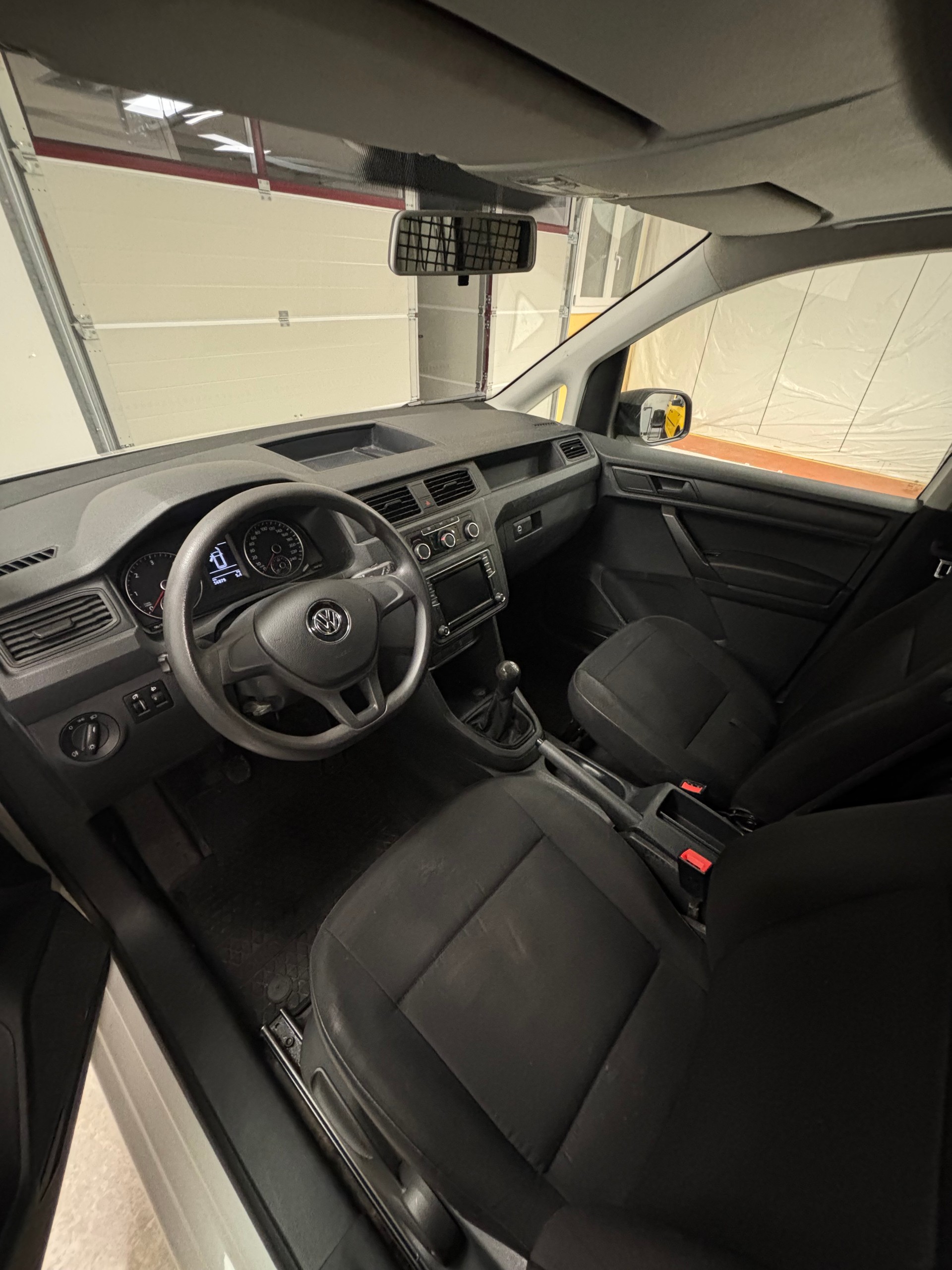 VW Caddy 2.0TDI BlueMotion Technology-image-9