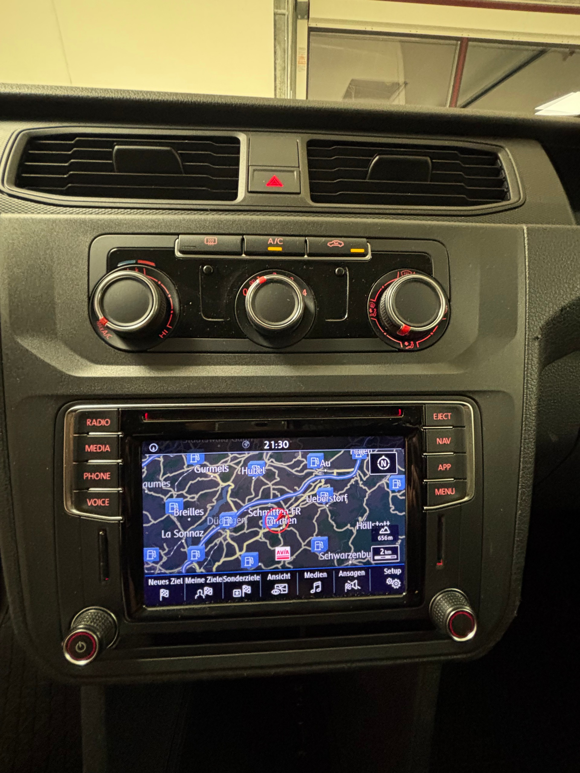 VW Caddy 2.0TDI BlueMotion Technology-image-14