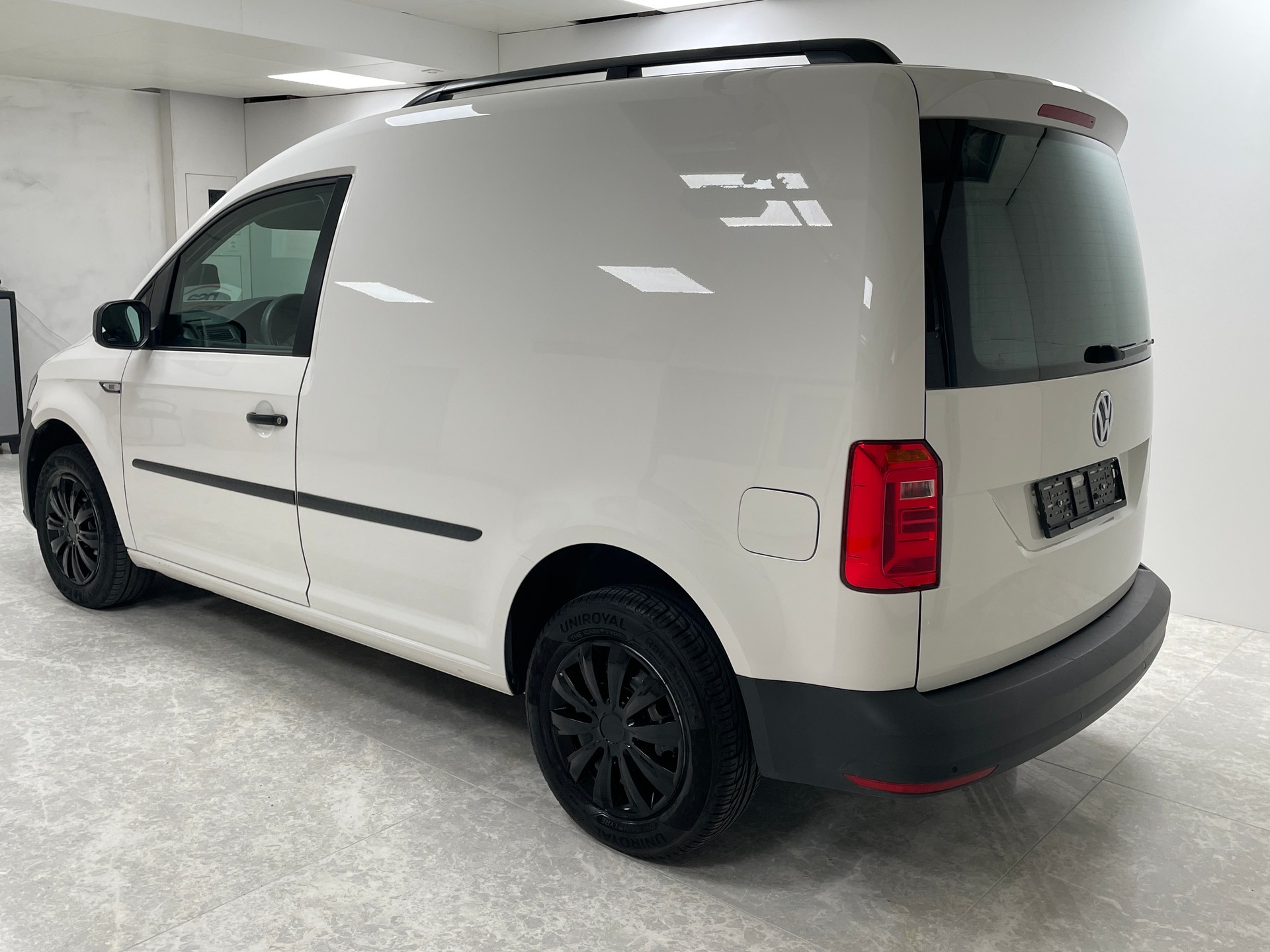 VW Caddy 2.0TDI BlueMotion Technology-image-2