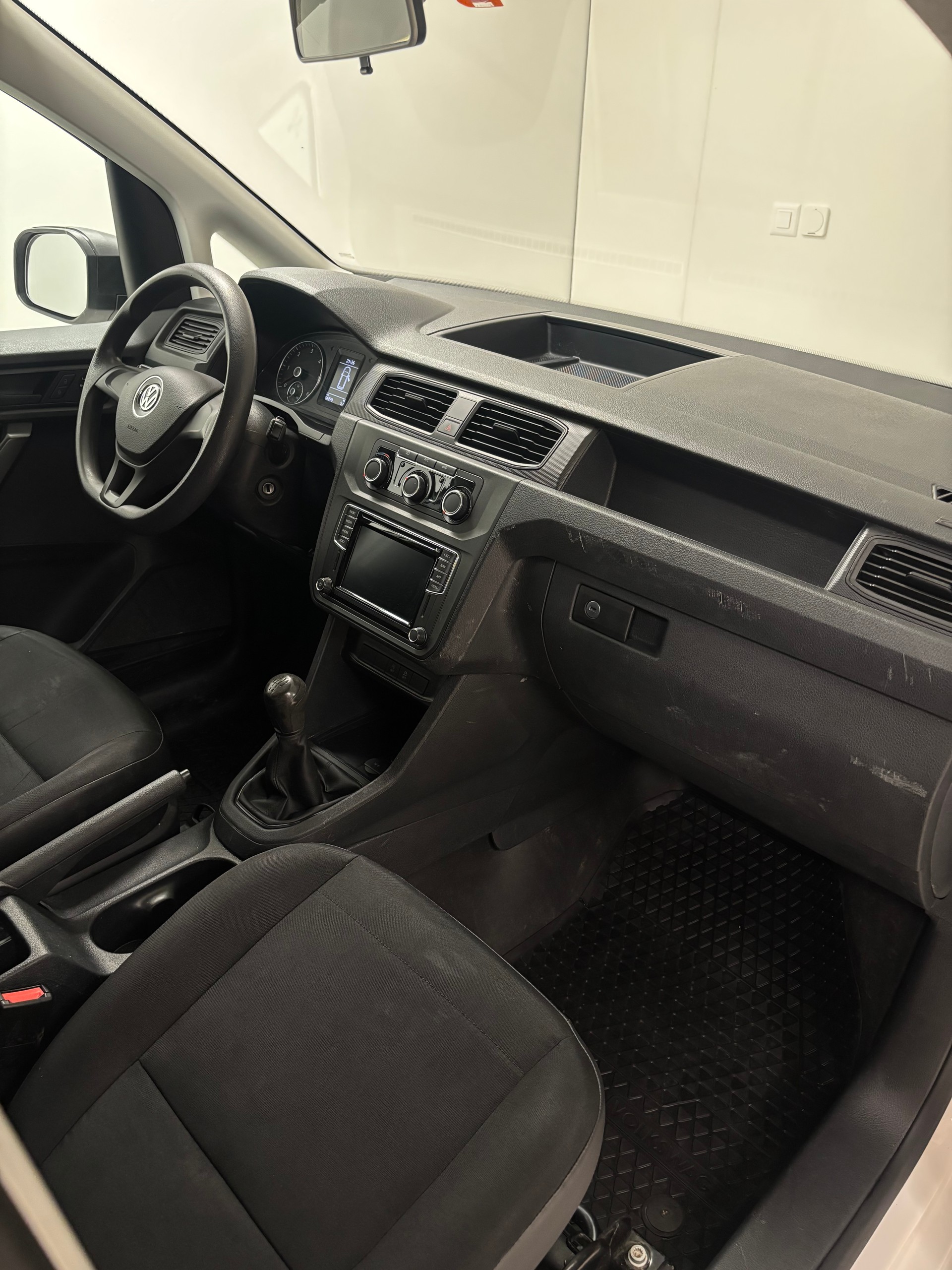 VW Caddy 2.0TDI BlueMotion Technology-image-11