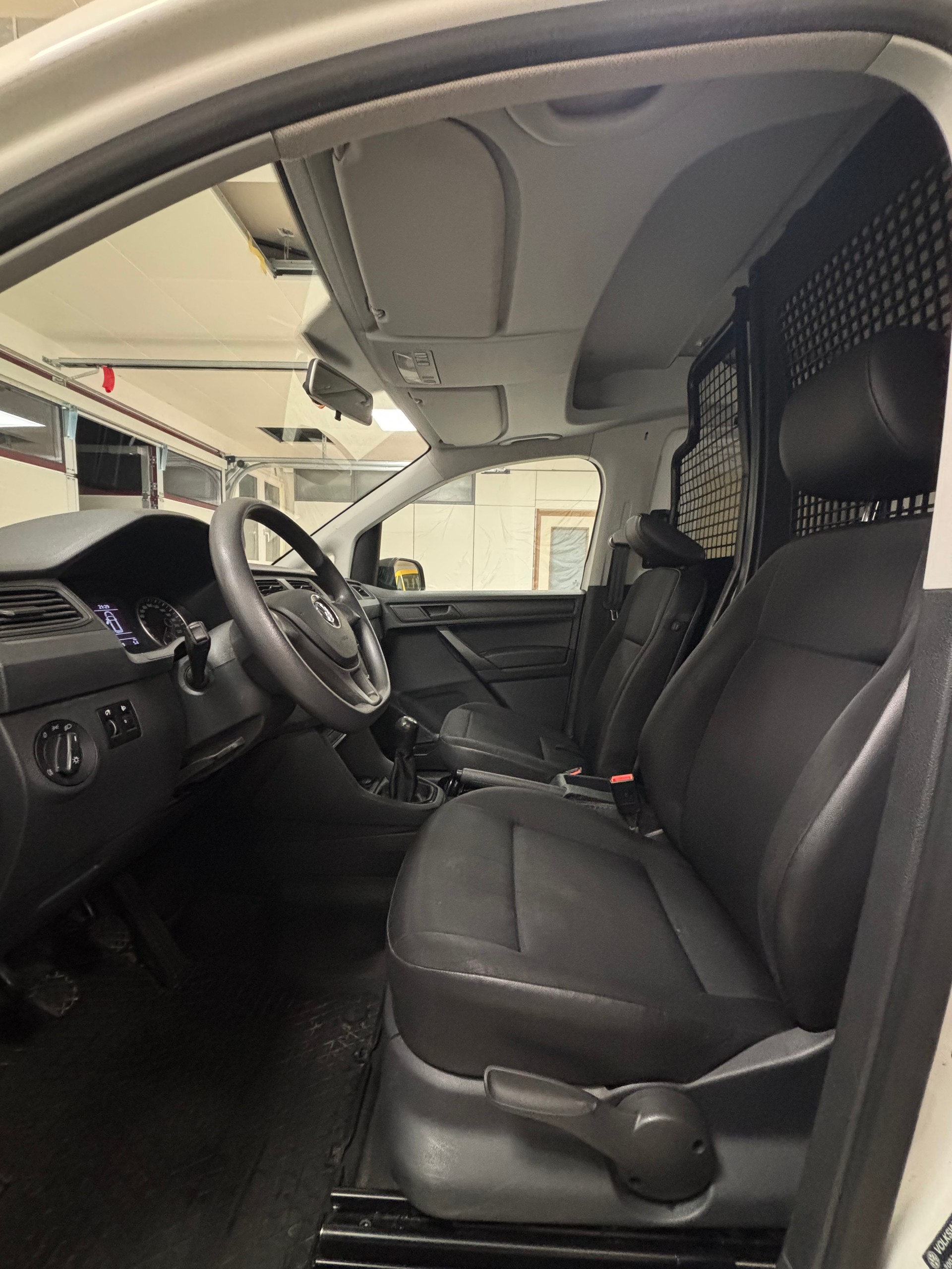 VW Caddy 2.0TDI BlueMotion Technology-image-8