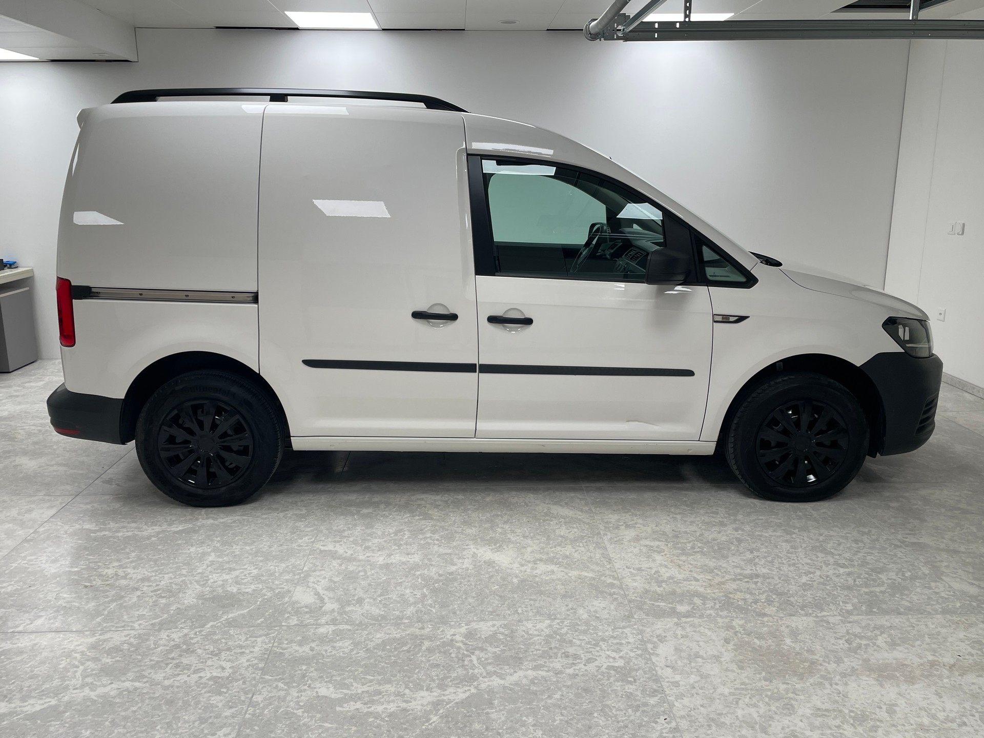 VW Caddy 2.0TDI BlueMotion Technology-image-5