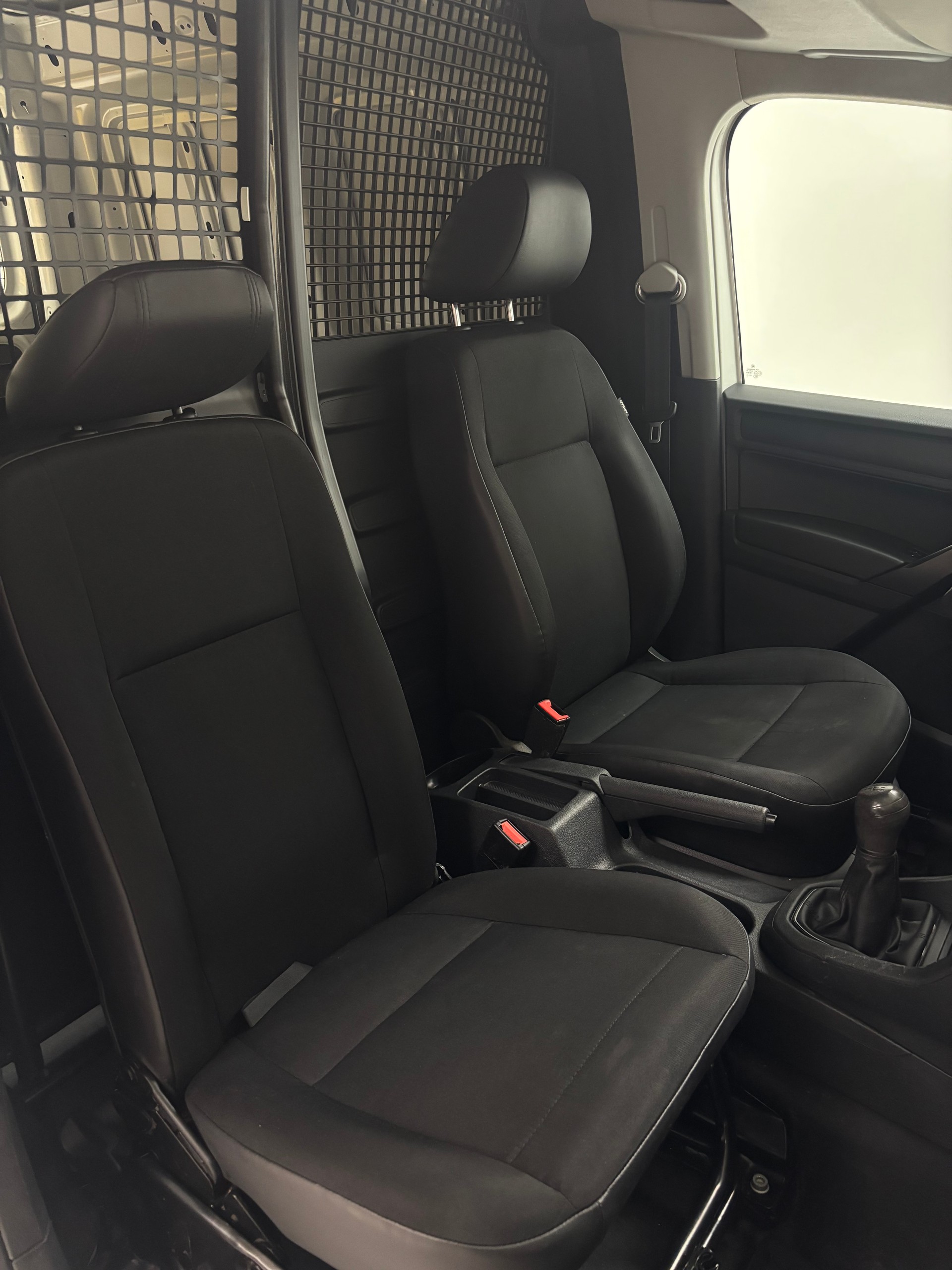 VW Caddy 2.0TDI BlueMotion Technology-image-13