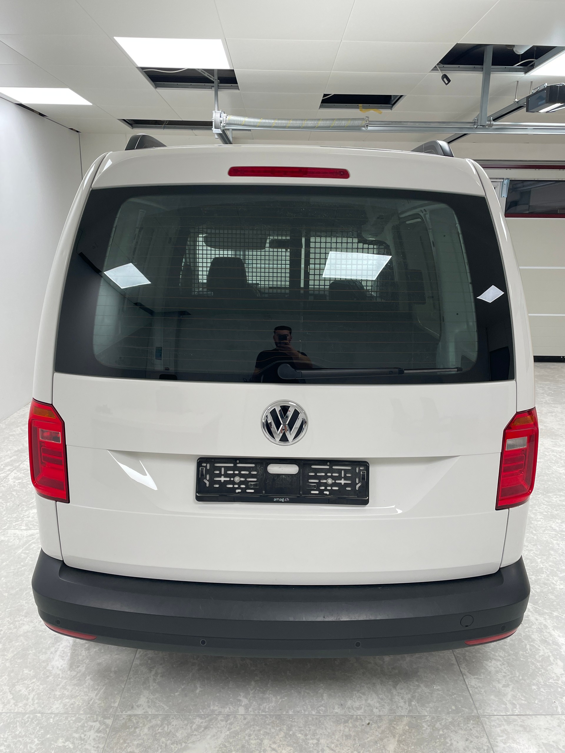 VW Caddy 2.0TDI BlueMotion Technology-image-3