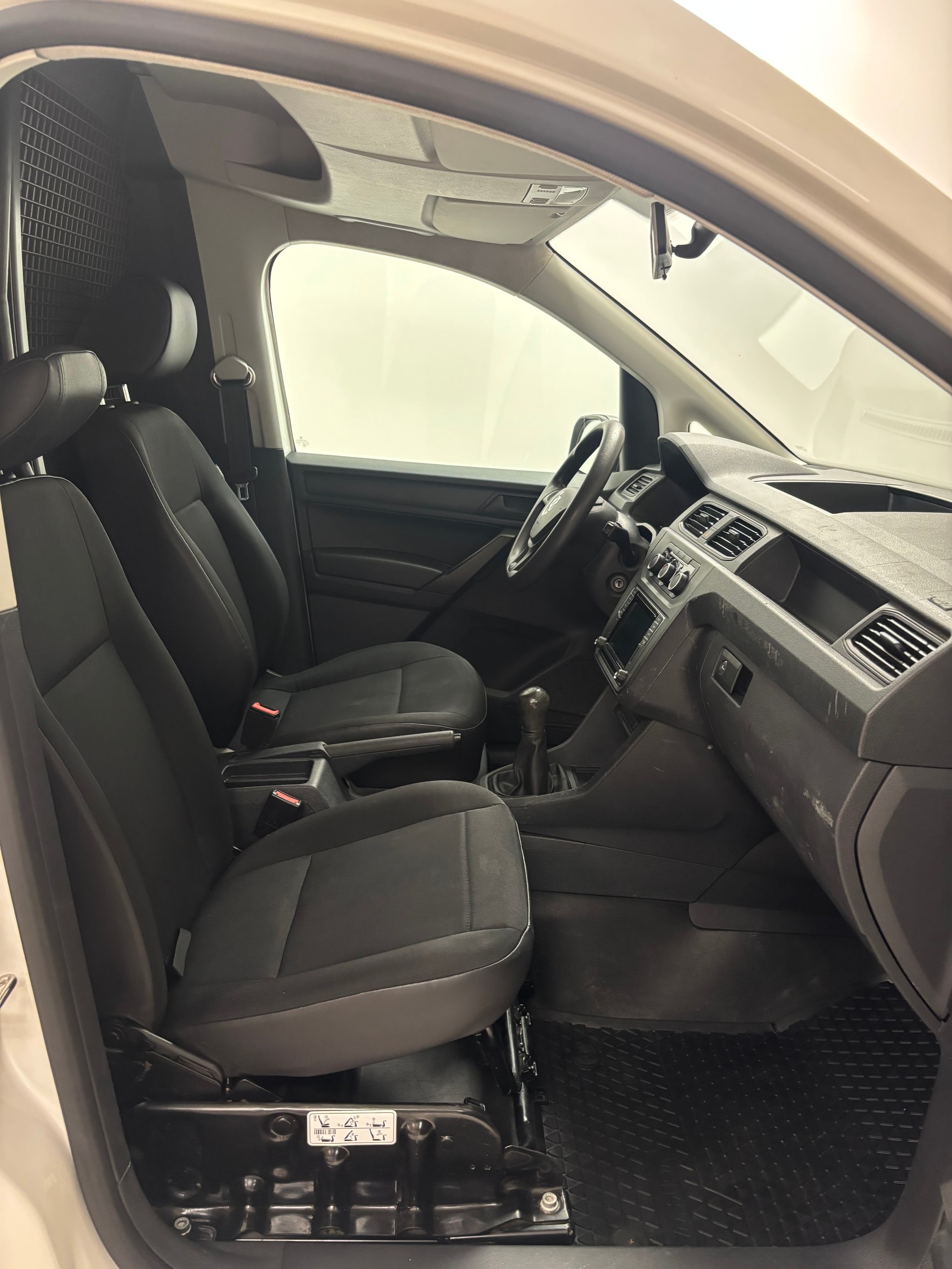 VW Caddy 2.0TDI BlueMotion Technology-image-12