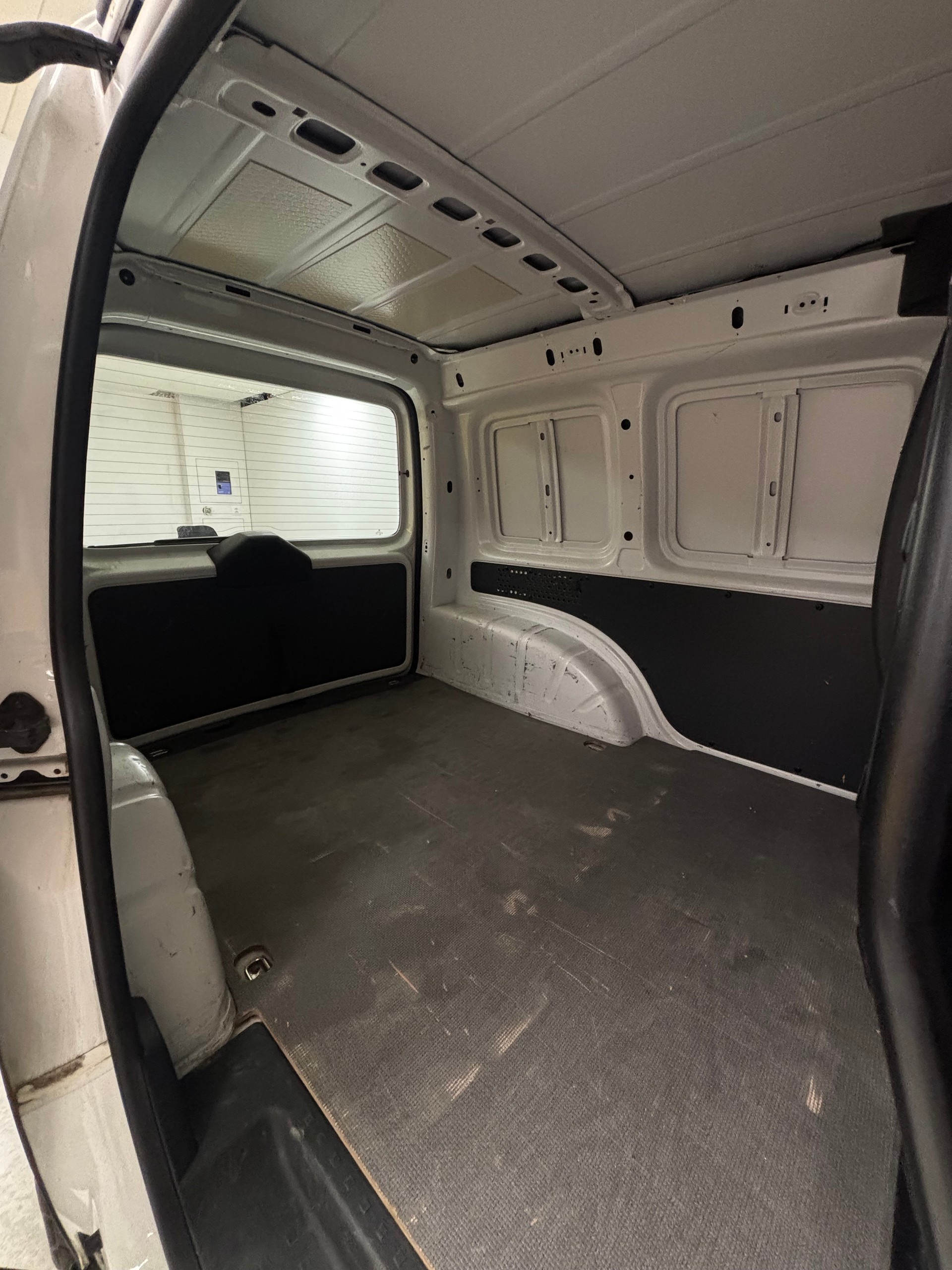 VW Caddy 2.0TDI BlueMotion Technology-image-18