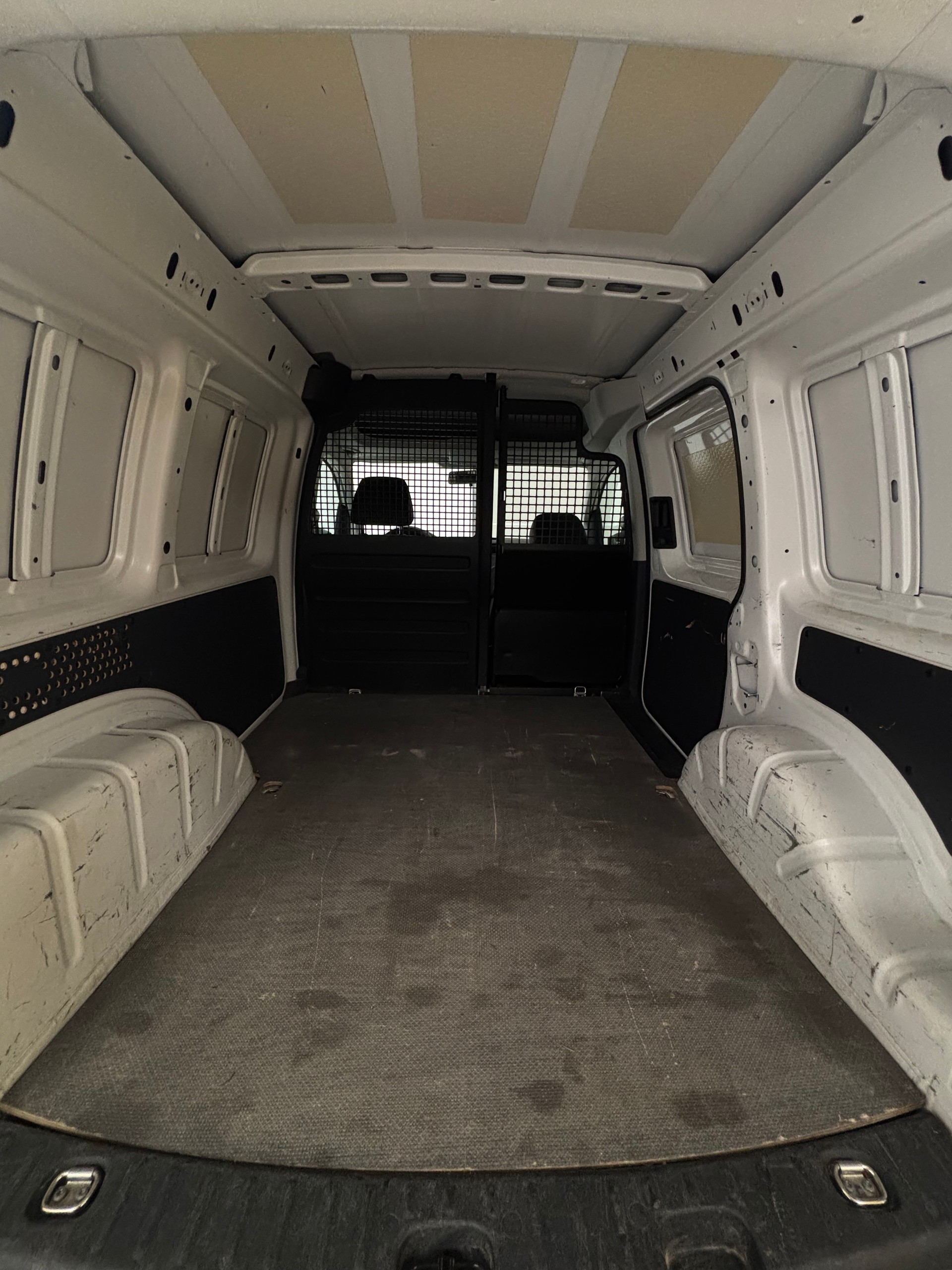 VW Caddy 2.0TDI BlueMotion Technology-image-19