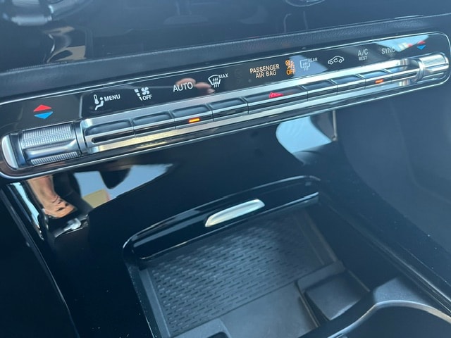 MERCEDES-BENZ A 220 d 4Matic AMG Line-image-17