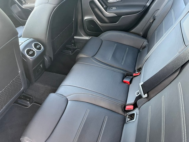 MERCEDES-BENZ A 220 d 4Matic AMG Line-image-22