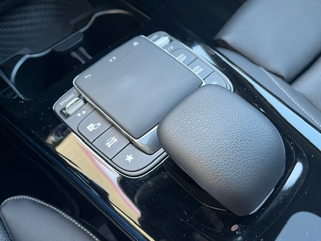 MERCEDES-BENZ A 220 d 4Matic AMG Line-image-18