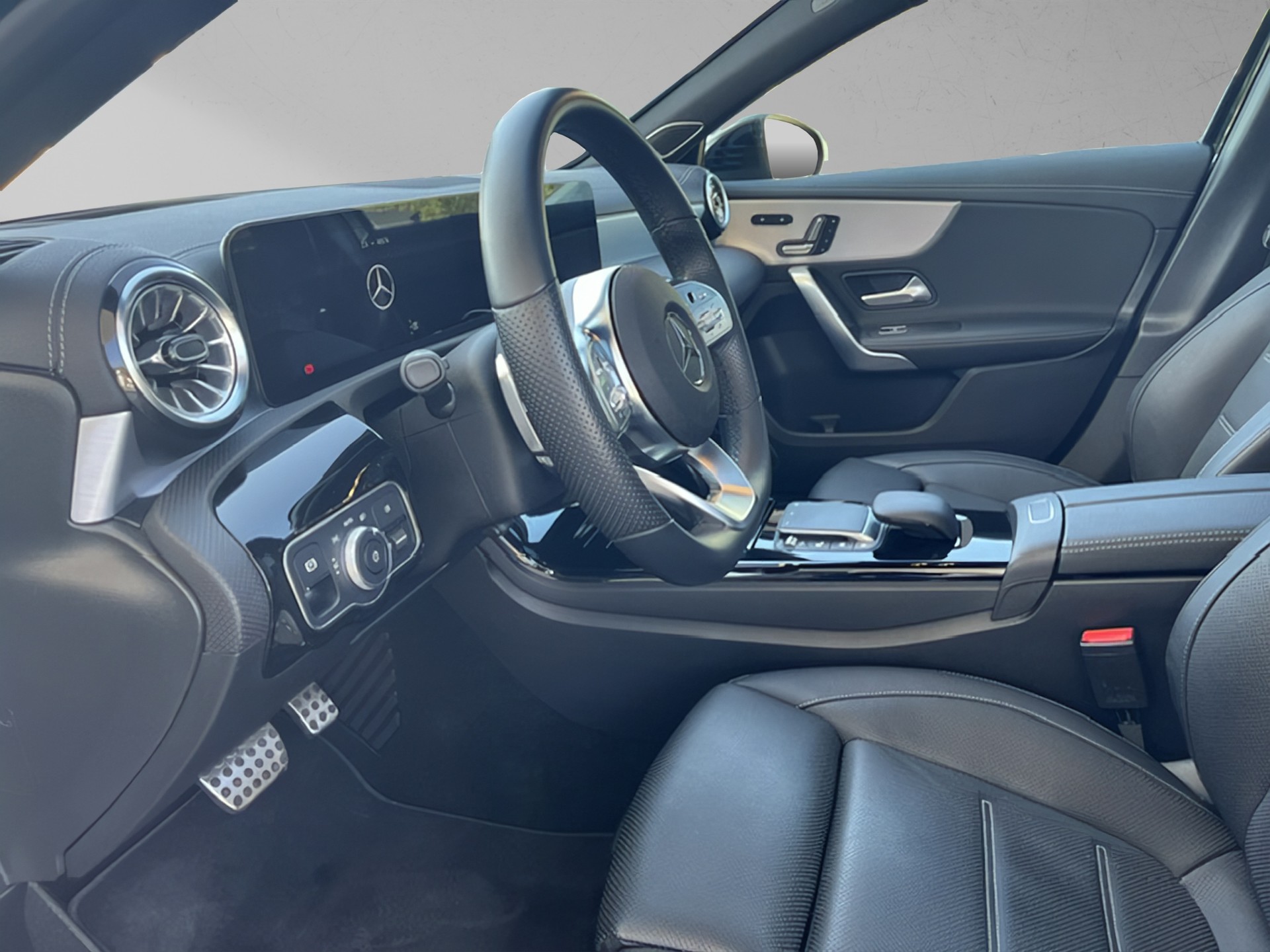 MERCEDES-BENZ A 220 d 4Matic AMG Line-image-4