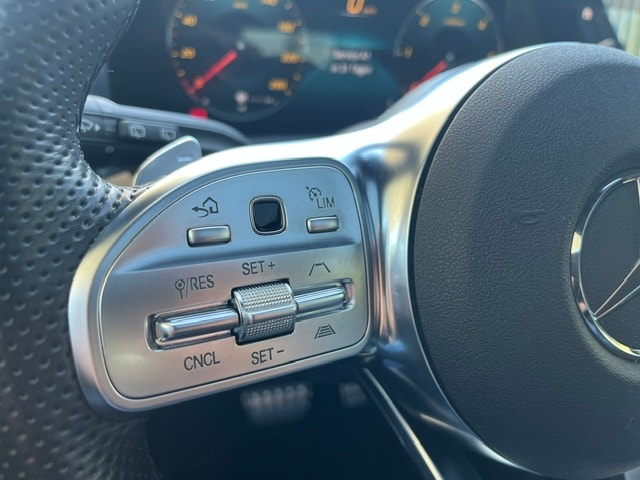 MERCEDES-BENZ A 220 d 4Matic AMG Line-image-9