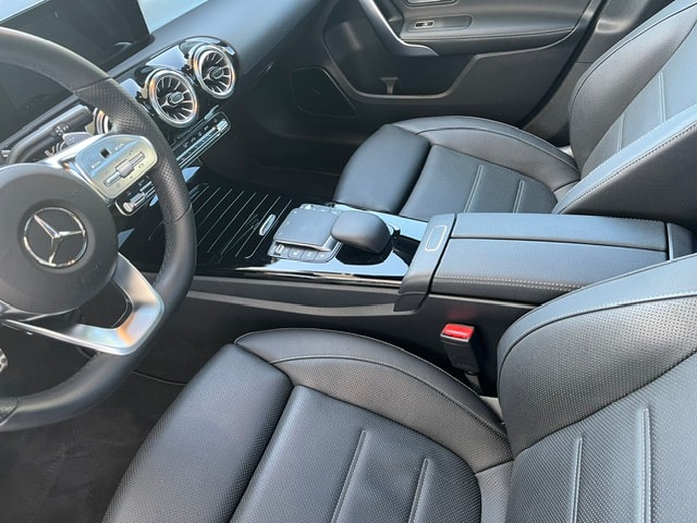 MERCEDES-BENZ A 220 d 4Matic AMG Line-image-21