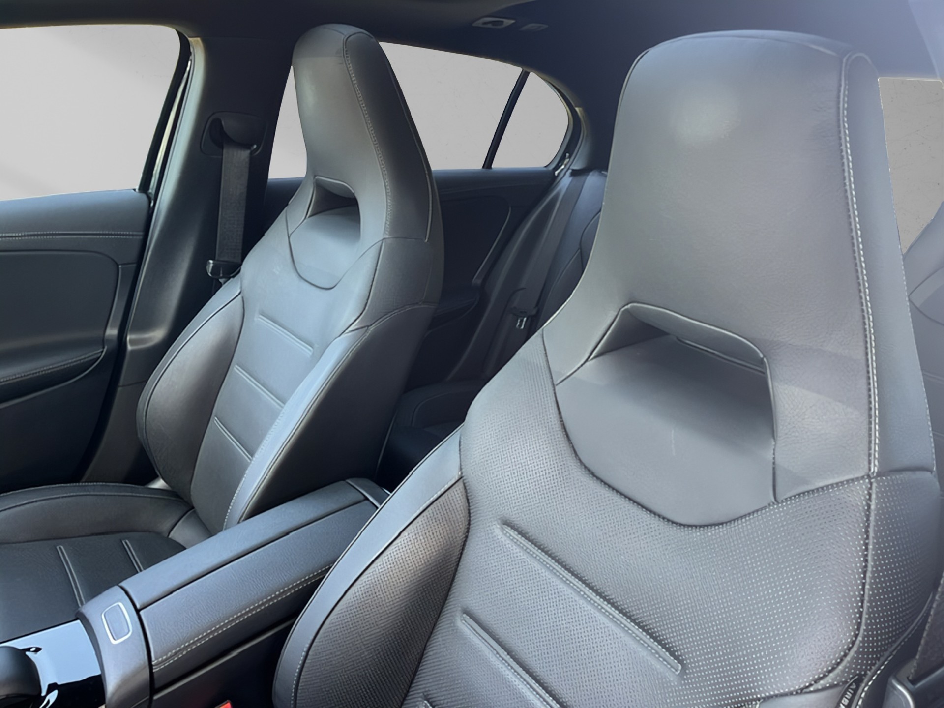 MERCEDES-BENZ A 220 d 4Matic AMG Line-image-20