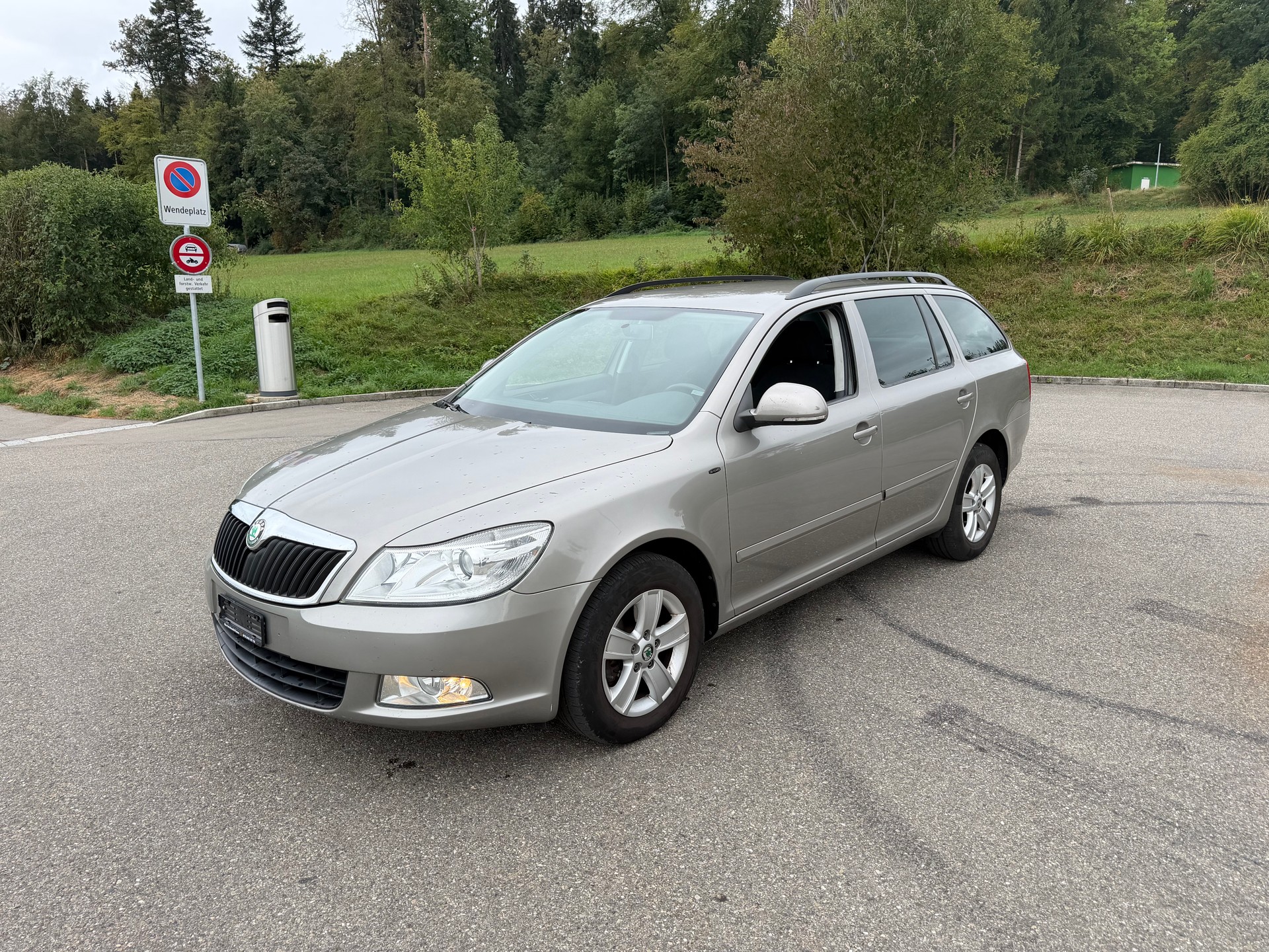 SKODA Octavia Combi 1.8 TSI 50Years 4x4-image-1