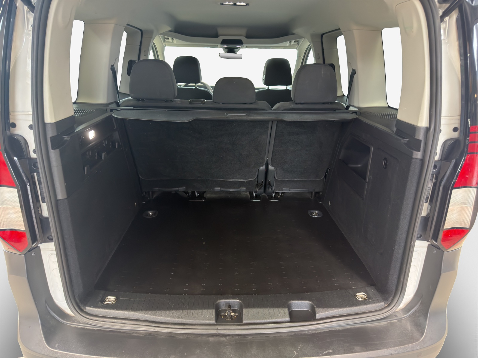 VW Caddy 2.0 TDI-image-12