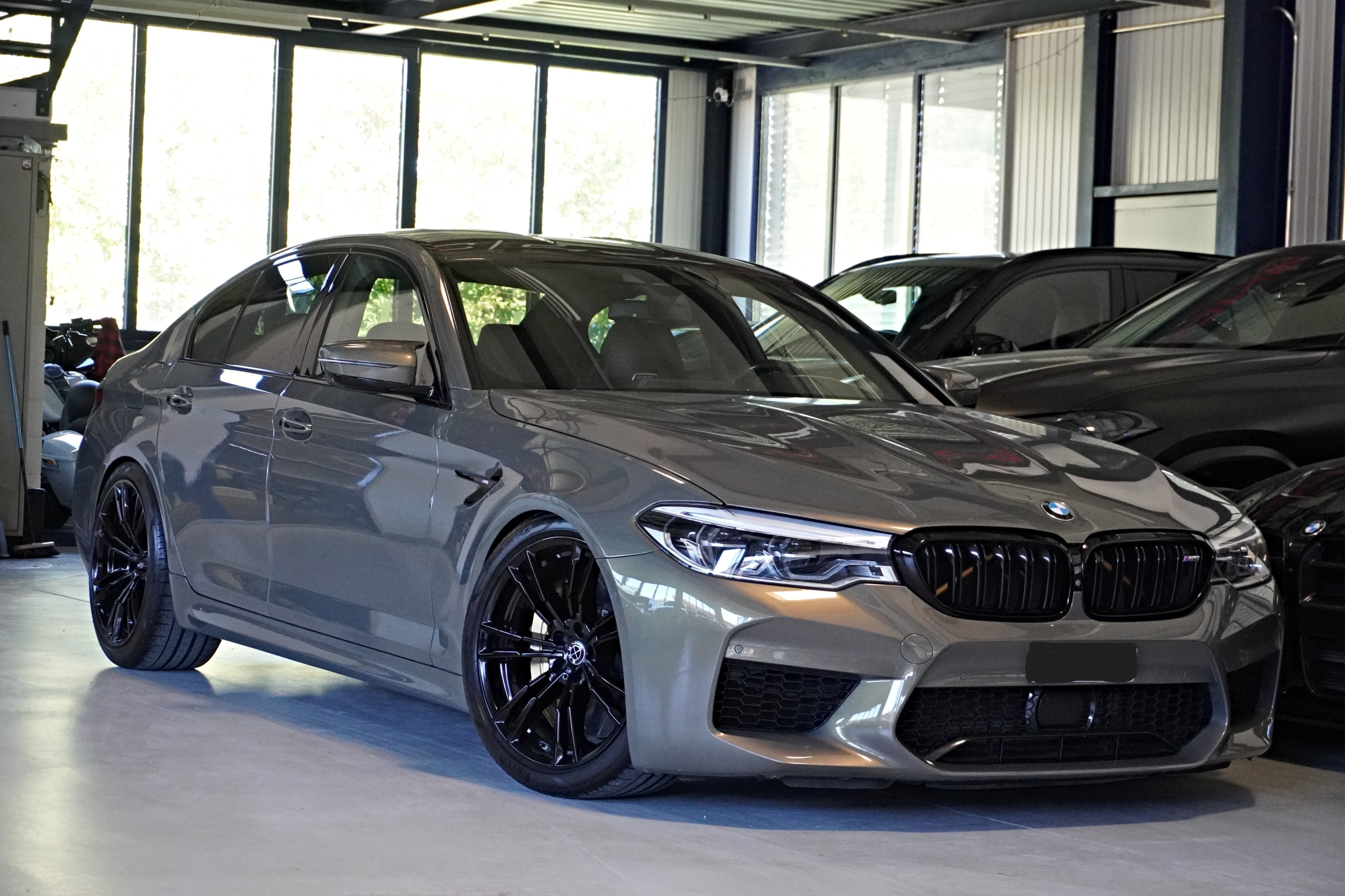 BMW M5 xDrive Drivelogic // NO OPF!! // VOLL AUSSTATTUNG // — slika 1
