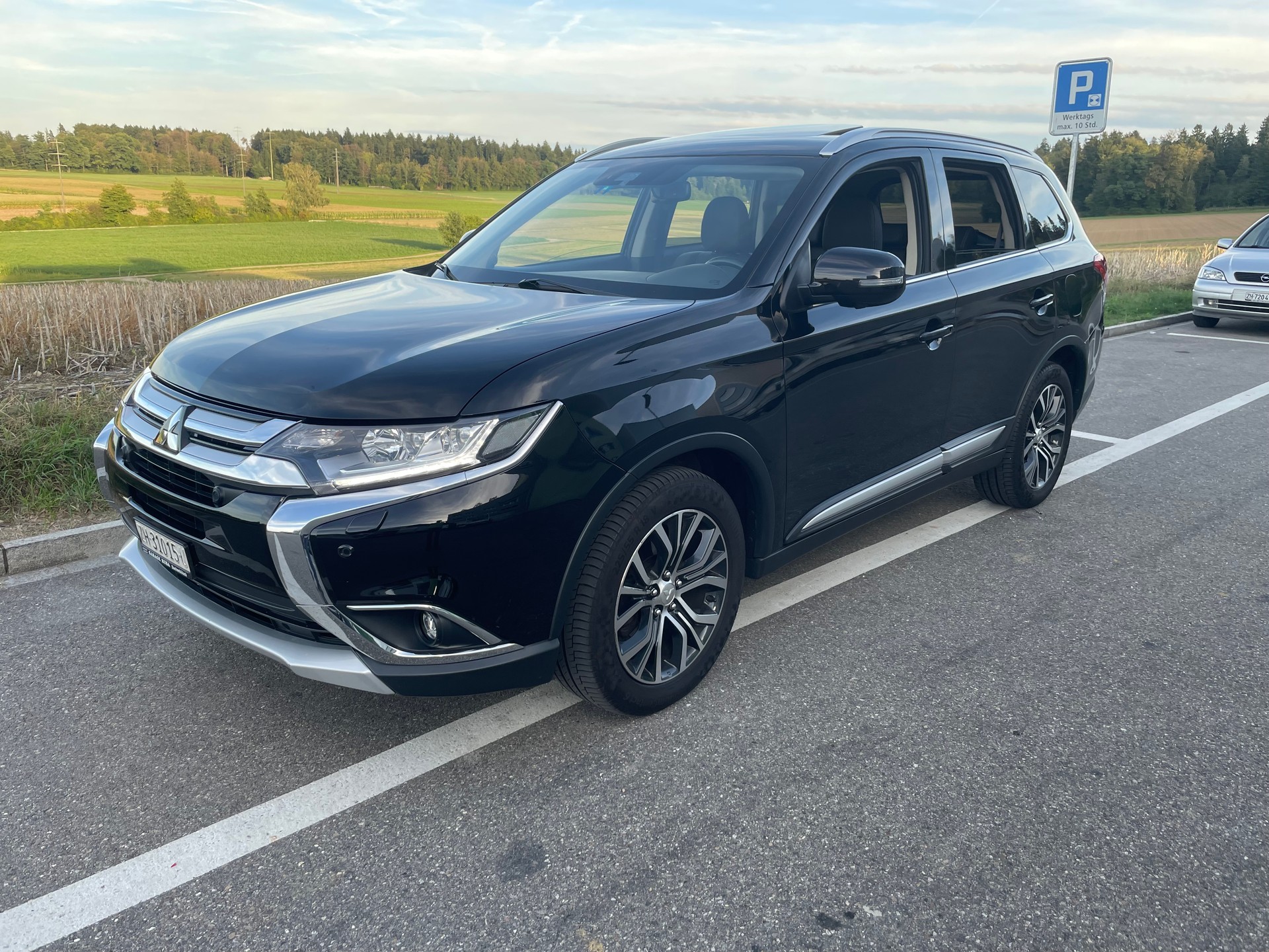 MITSUBISHI Outlander 2.2 DID Diamond 4WD Automatic-image-0