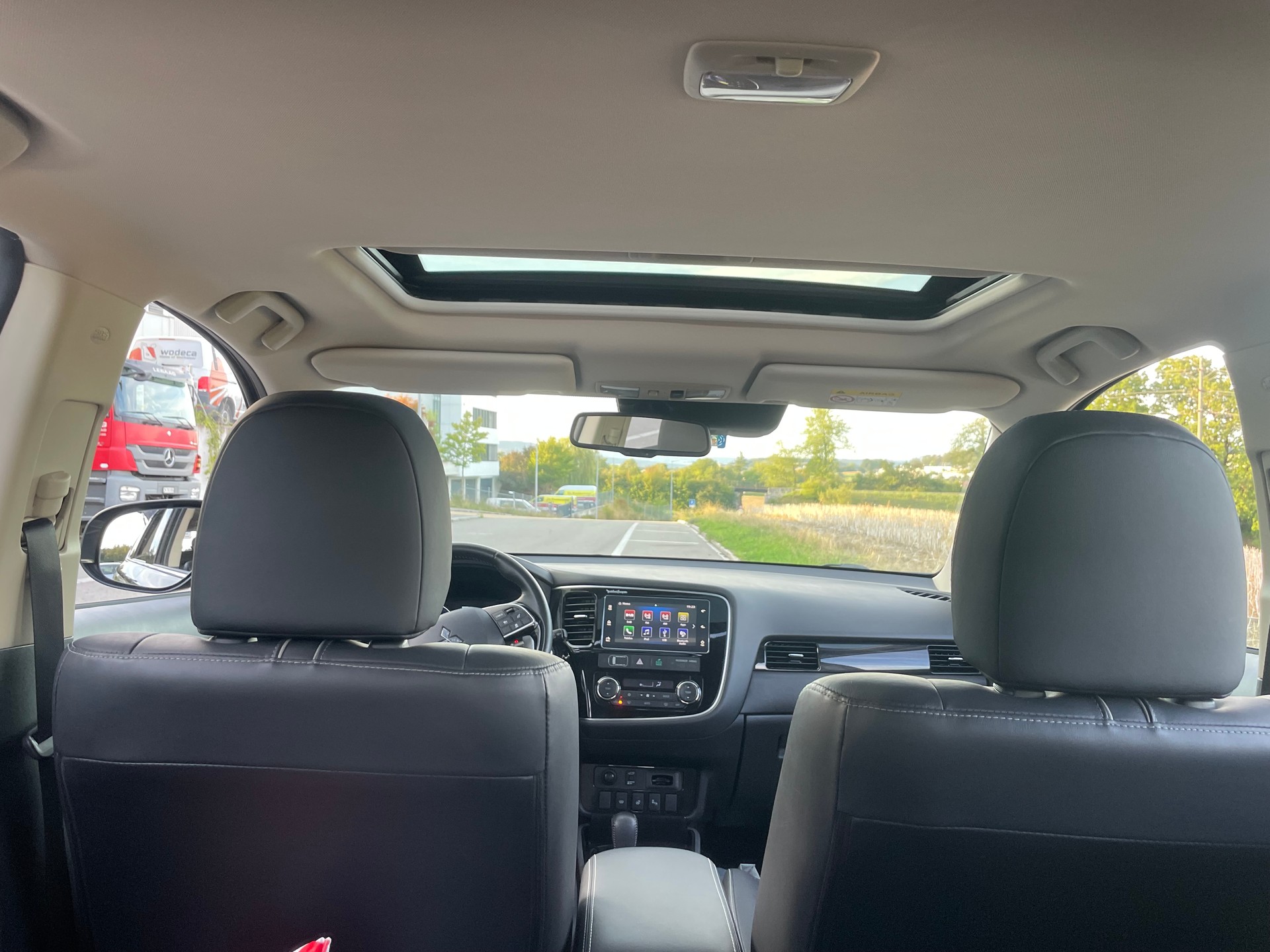MITSUBISHI Outlander 2.2 DID Diamond 4WD Automatic-image-5