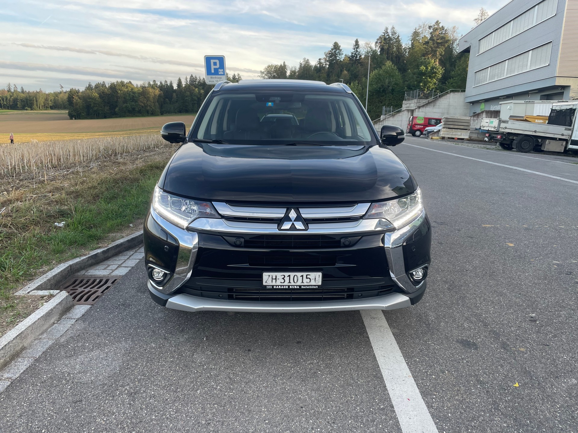 MITSUBISHI Outlander 2.2 DID Diamond 4WD Automatic-image-1