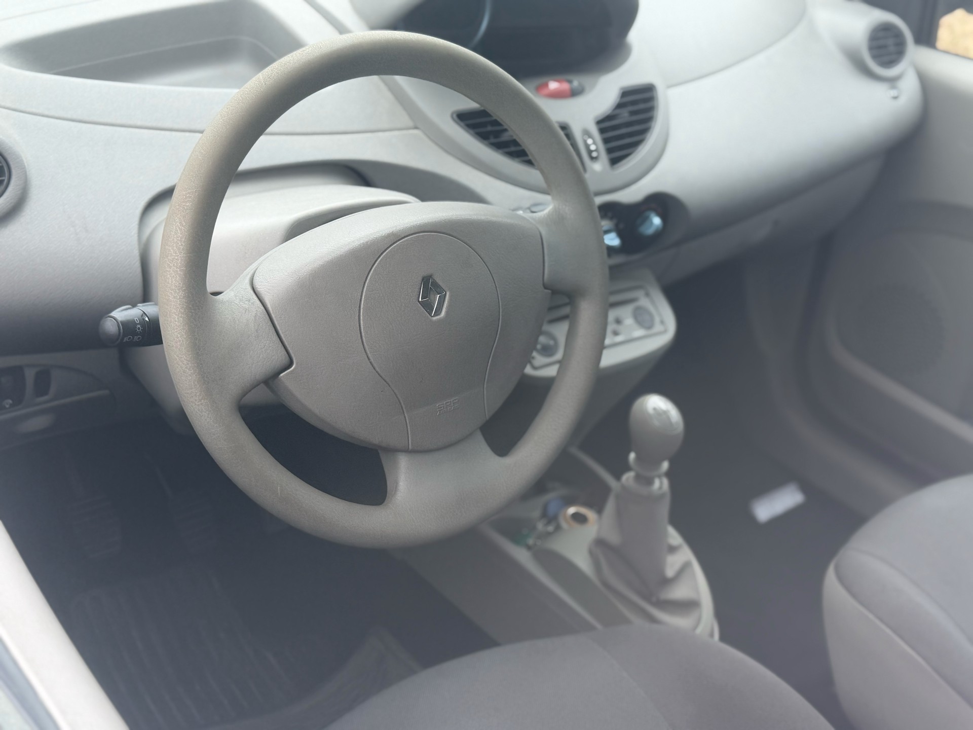 RENAULT Twingo 1.2 16V Initiale-image-11