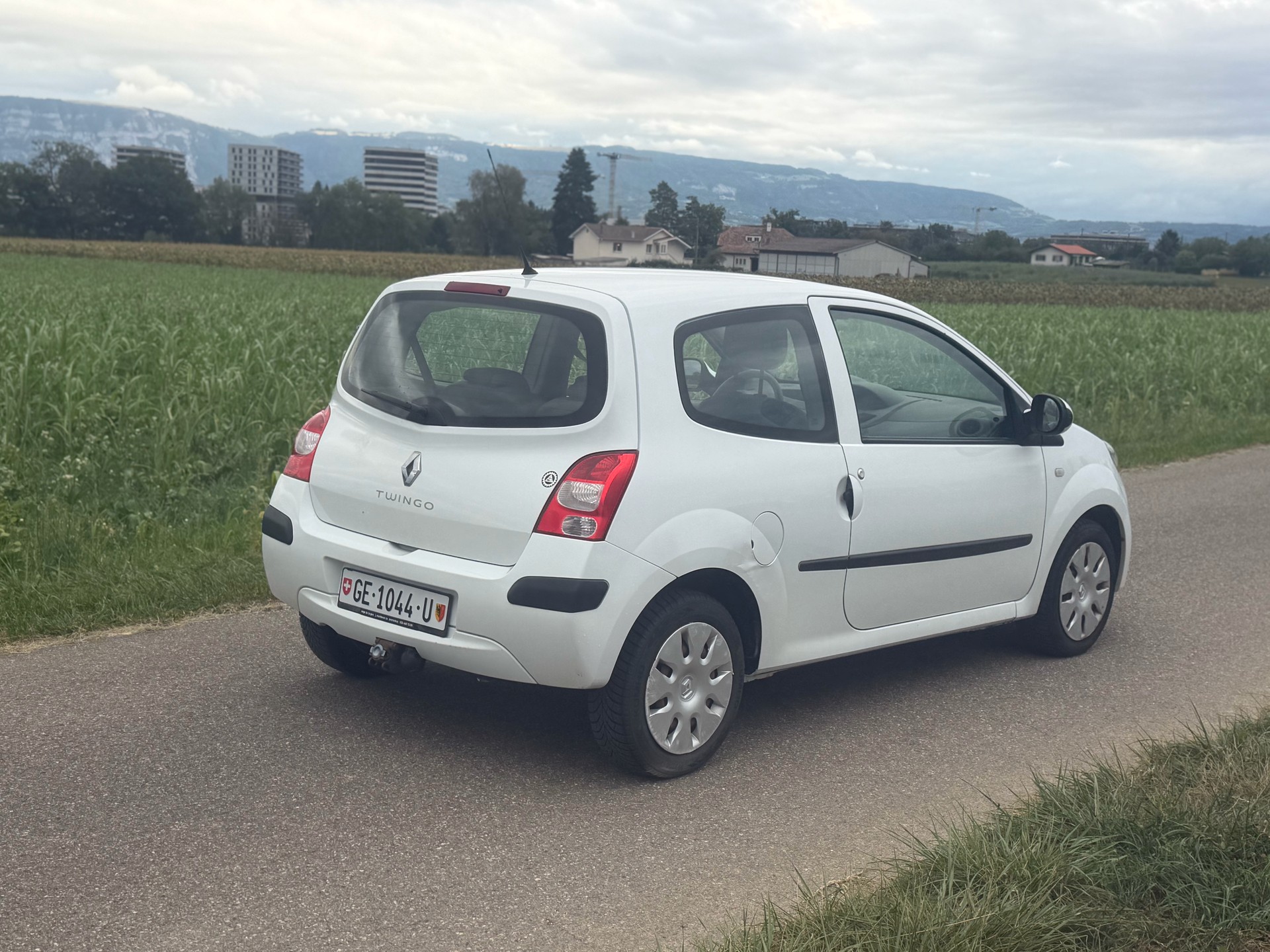 RENAULT Twingo 1.2 16V Initiale-image-9