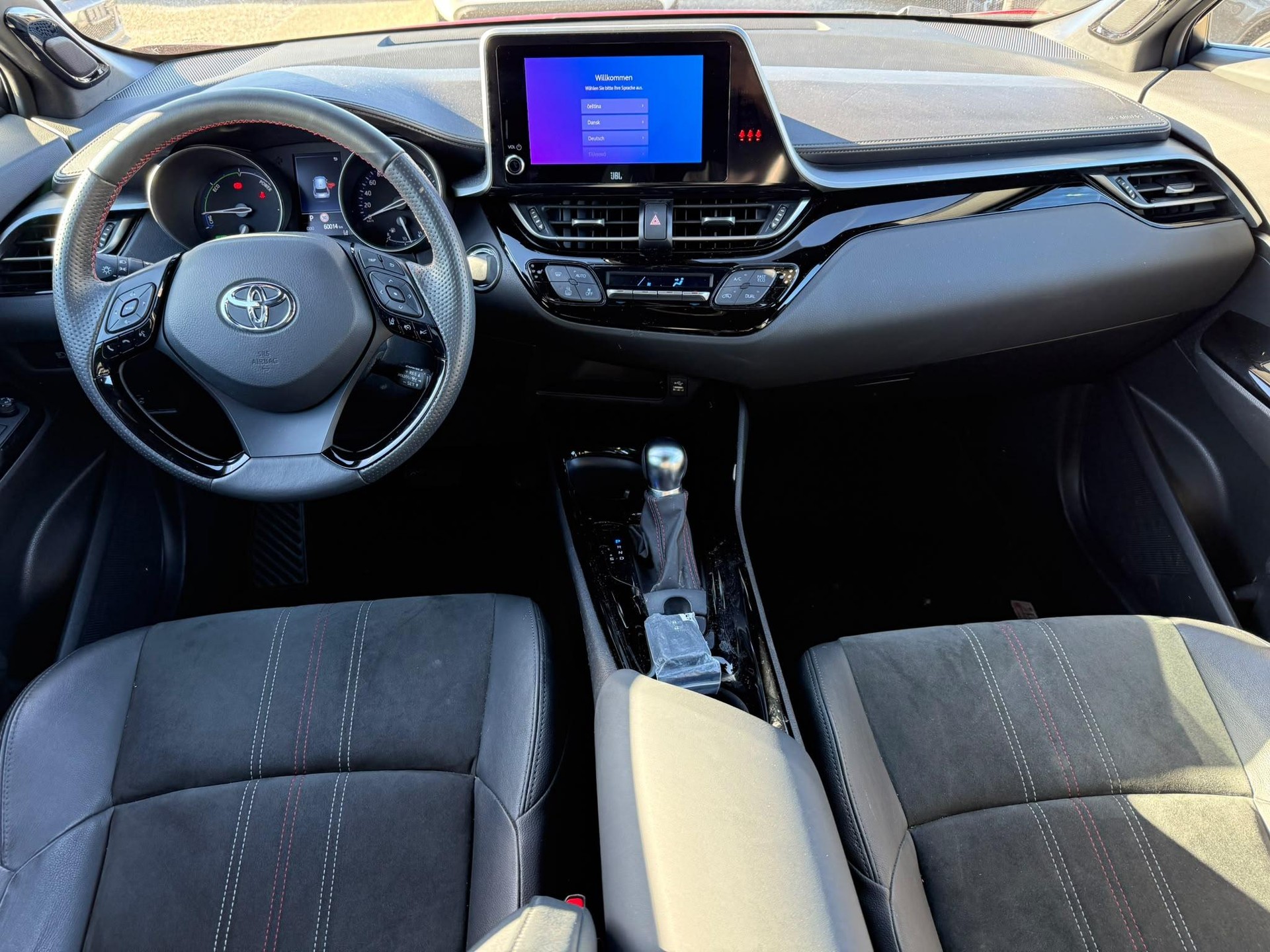 TOYOTA C-HR 2.0 VVTi HSD GR Sport-image-8