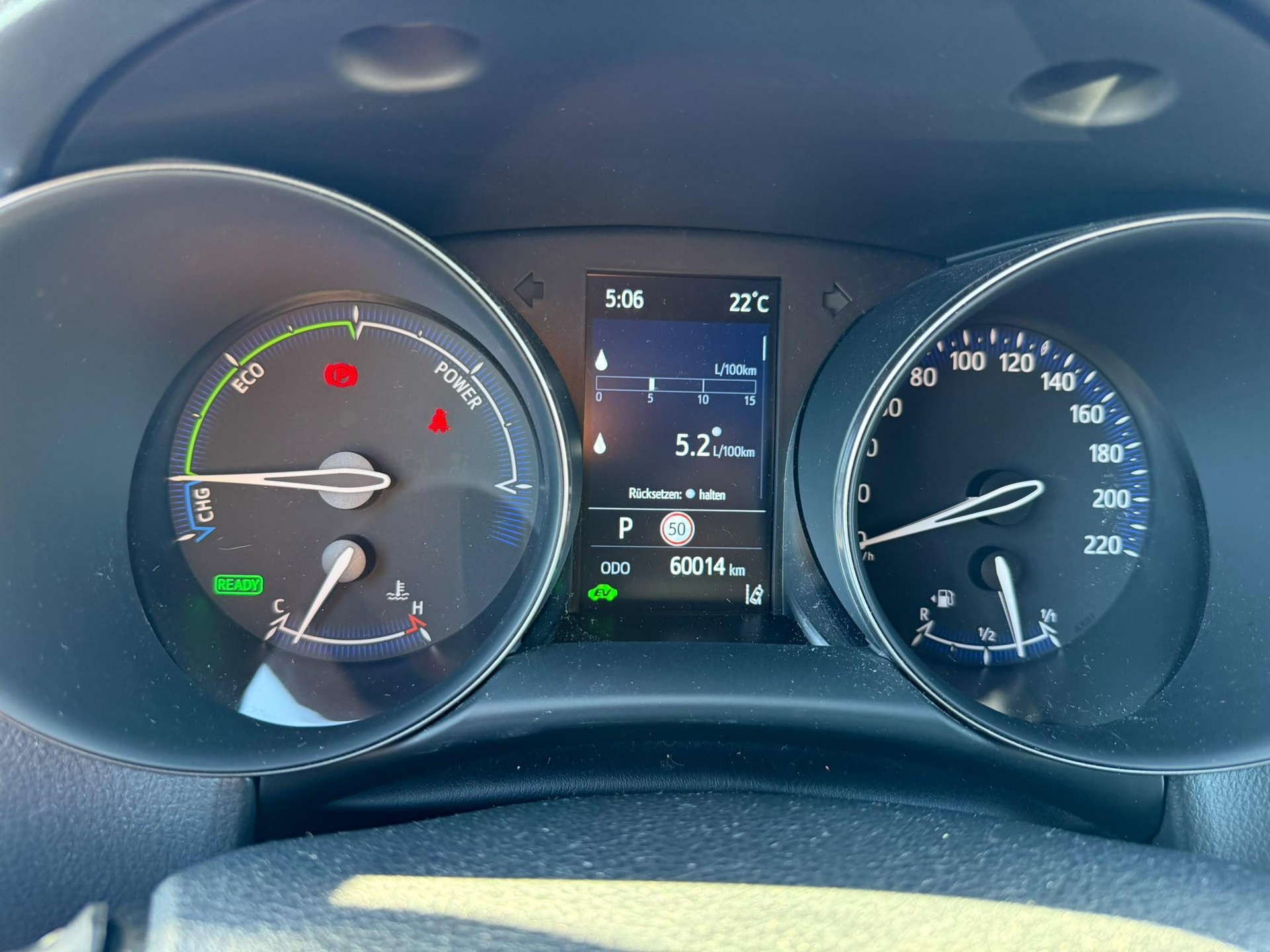 TOYOTA C-HR 2.0 VVTi HSD GR Sport-image-9