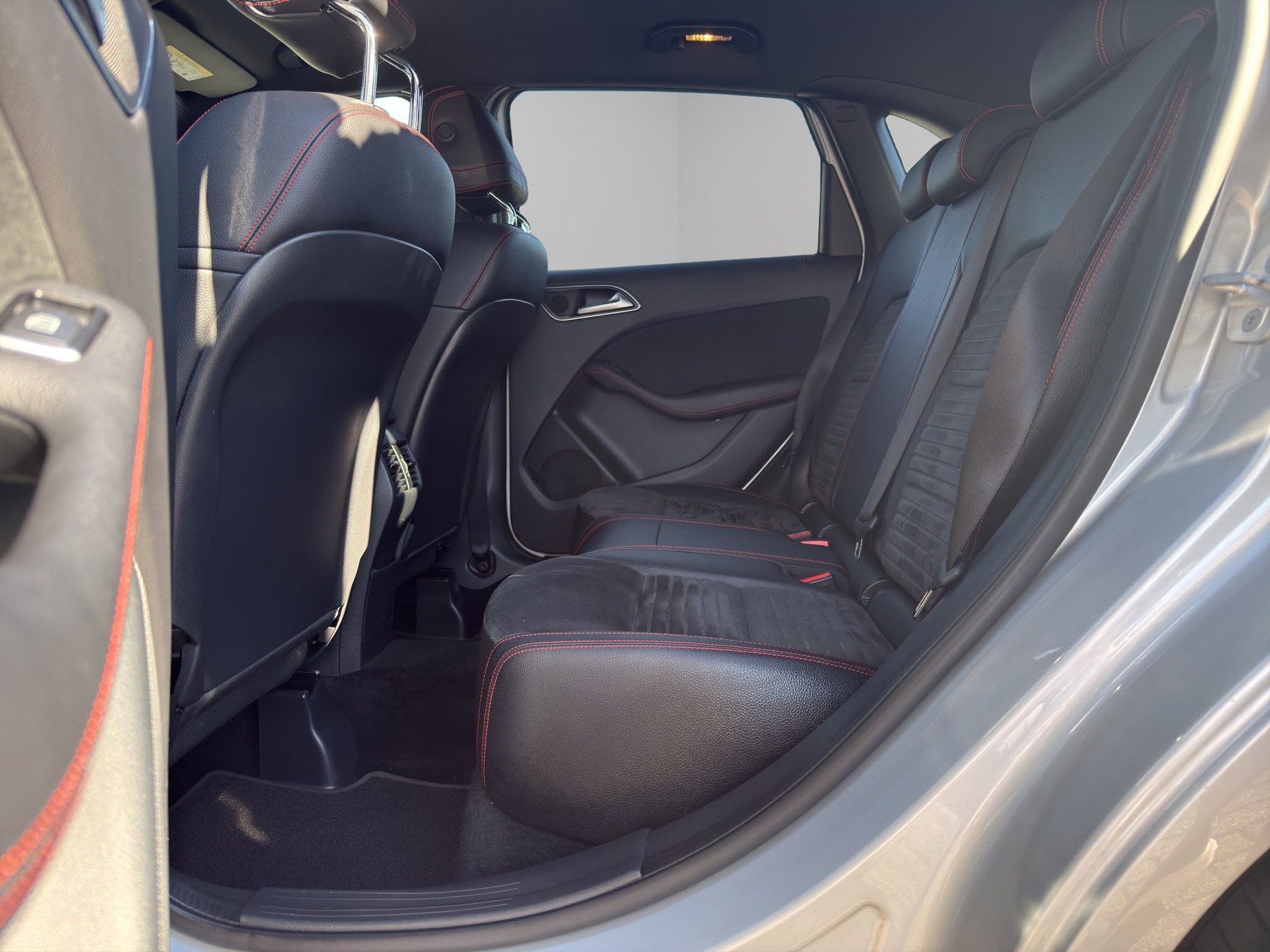 MERCEDES-BENZ B 220 CDI Swiss Star Edition AMG Line 4Matic-image-11
