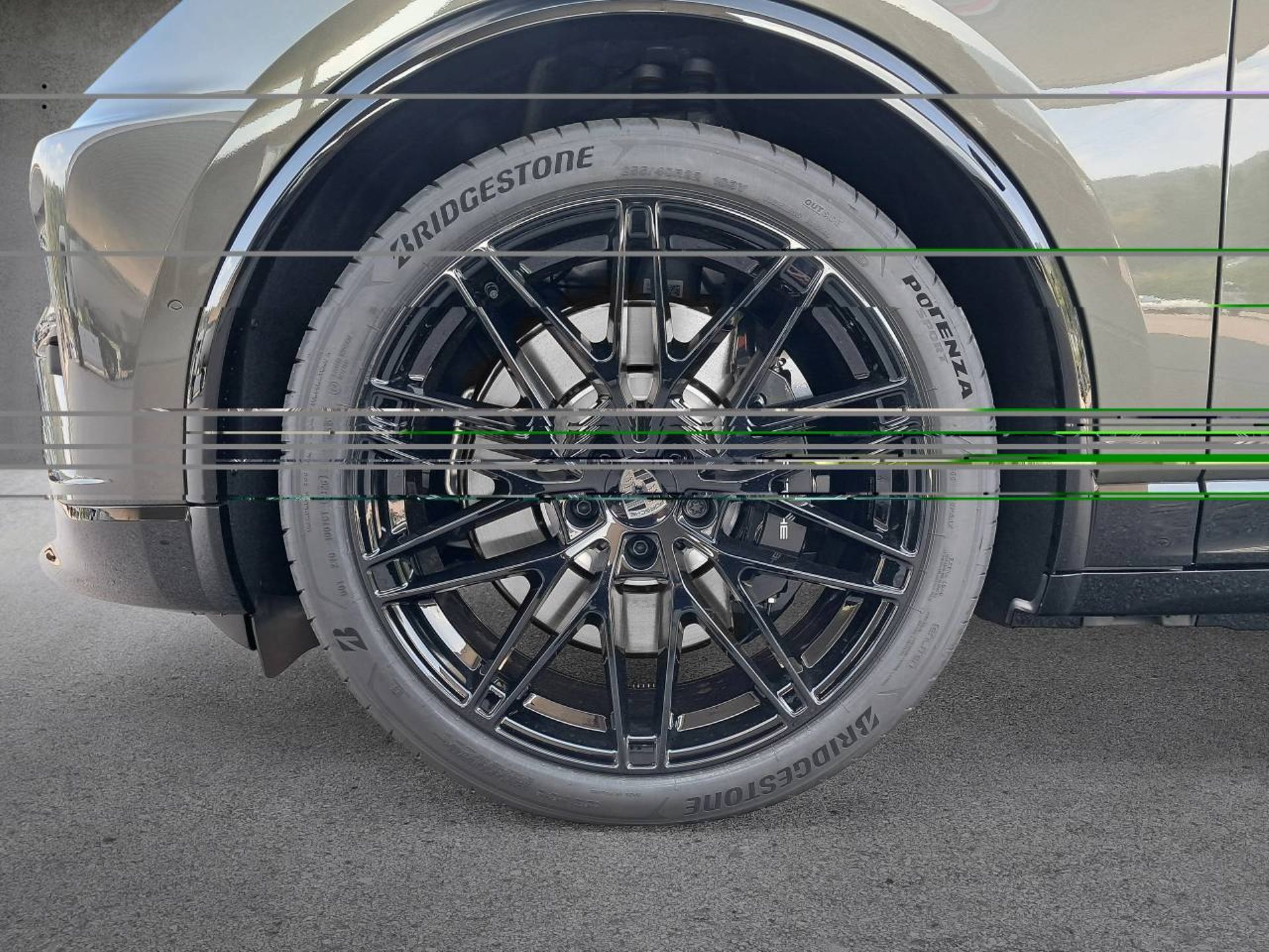 PORSCHE Macan Turbo-image-11
