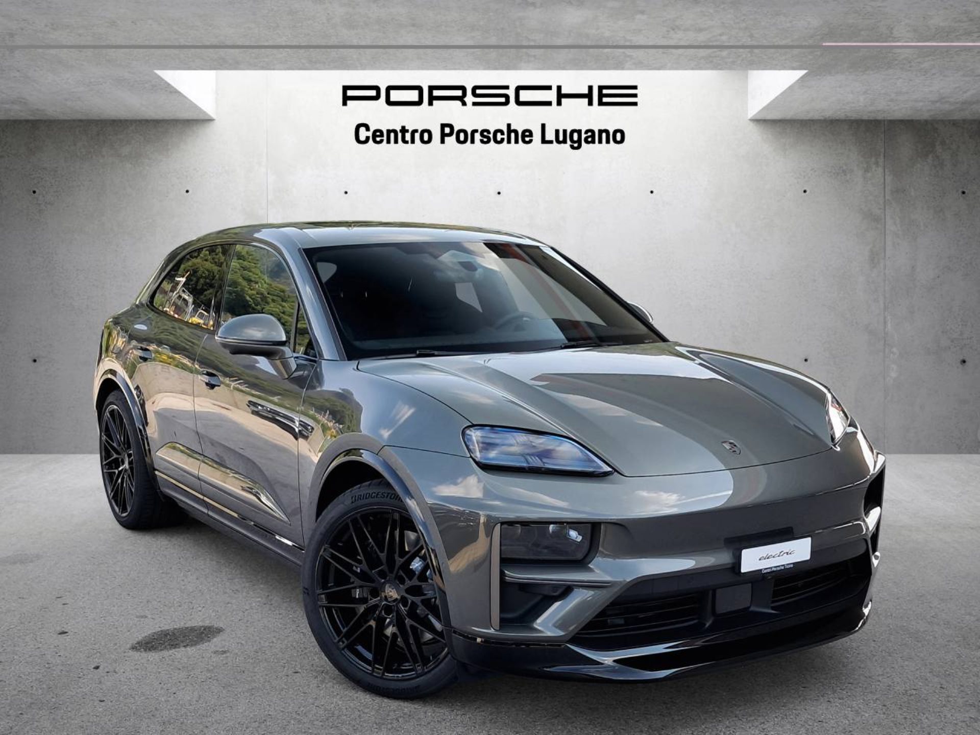 PORSCHE Macan Turbo-image-0