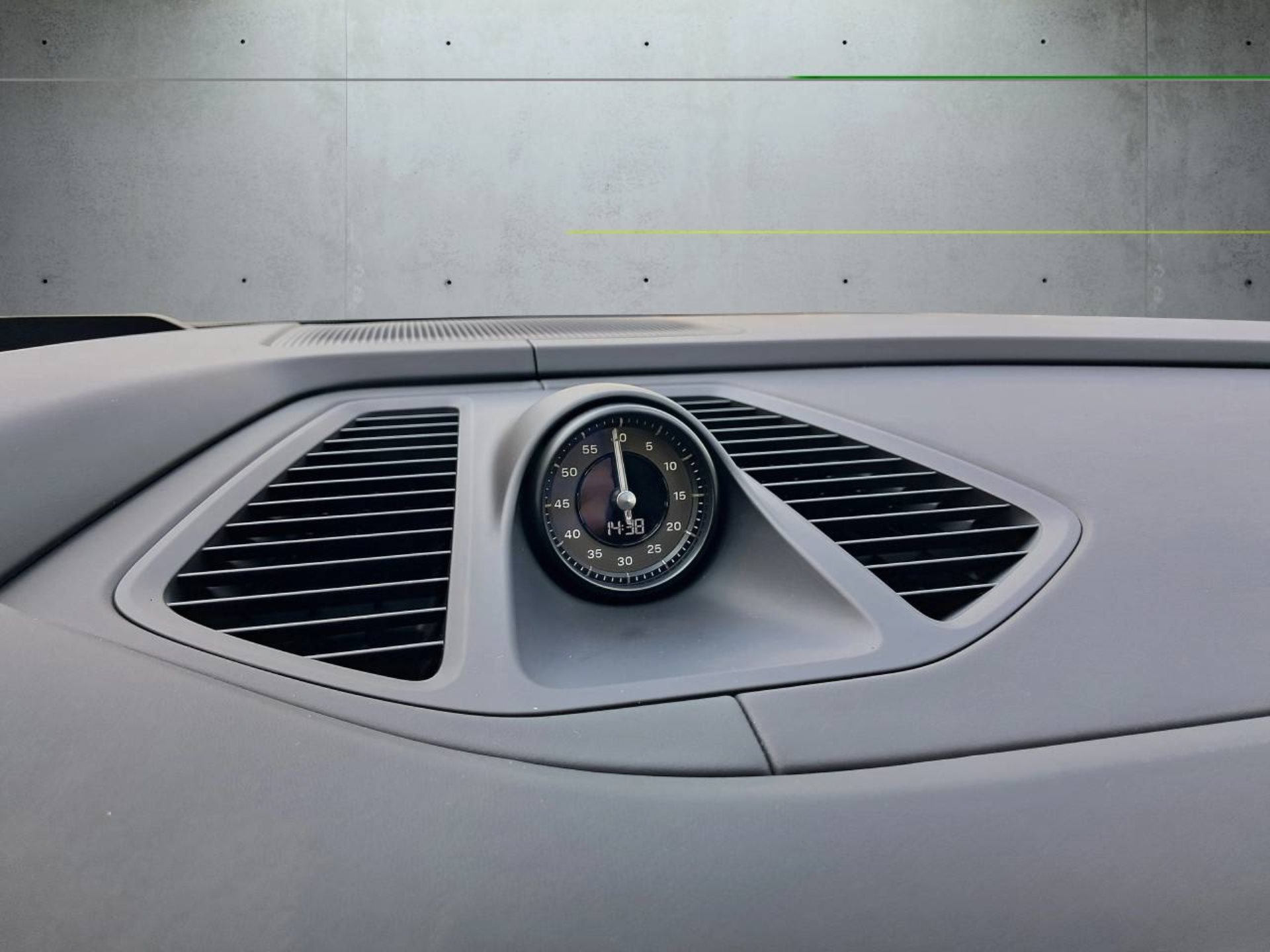 PORSCHE Macan Turbo-image-25