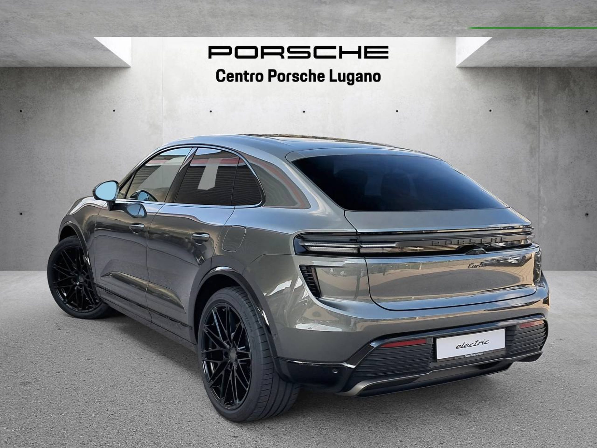 PORSCHE Macan Turbo-image-2