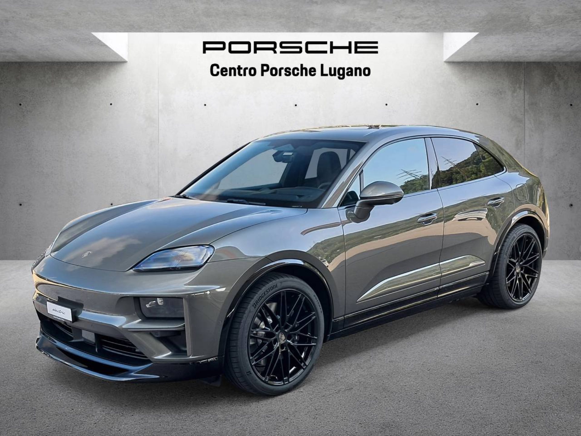 PORSCHE Macan Turbo-image-8