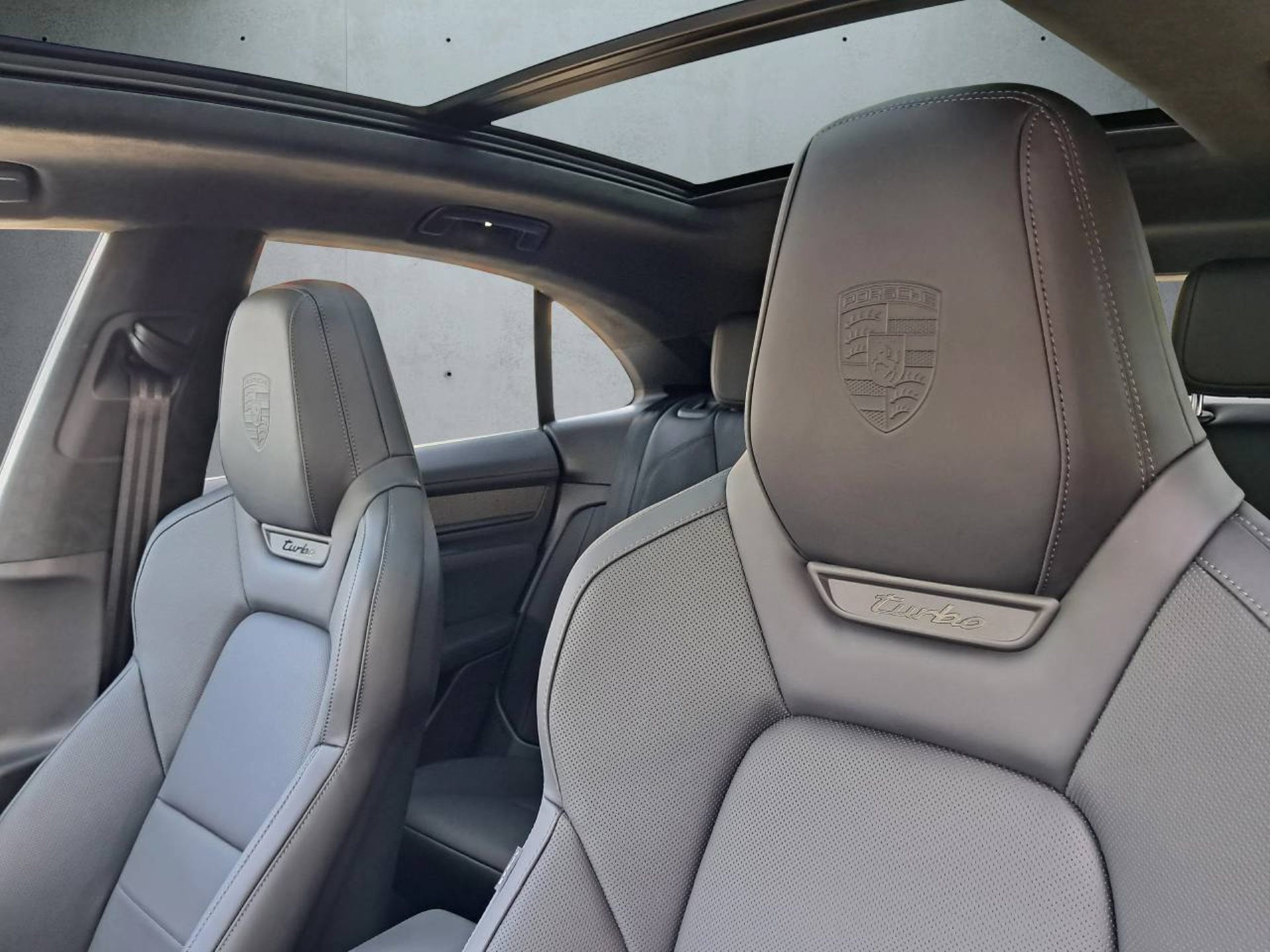 PORSCHE Macan Turbo-image-27
