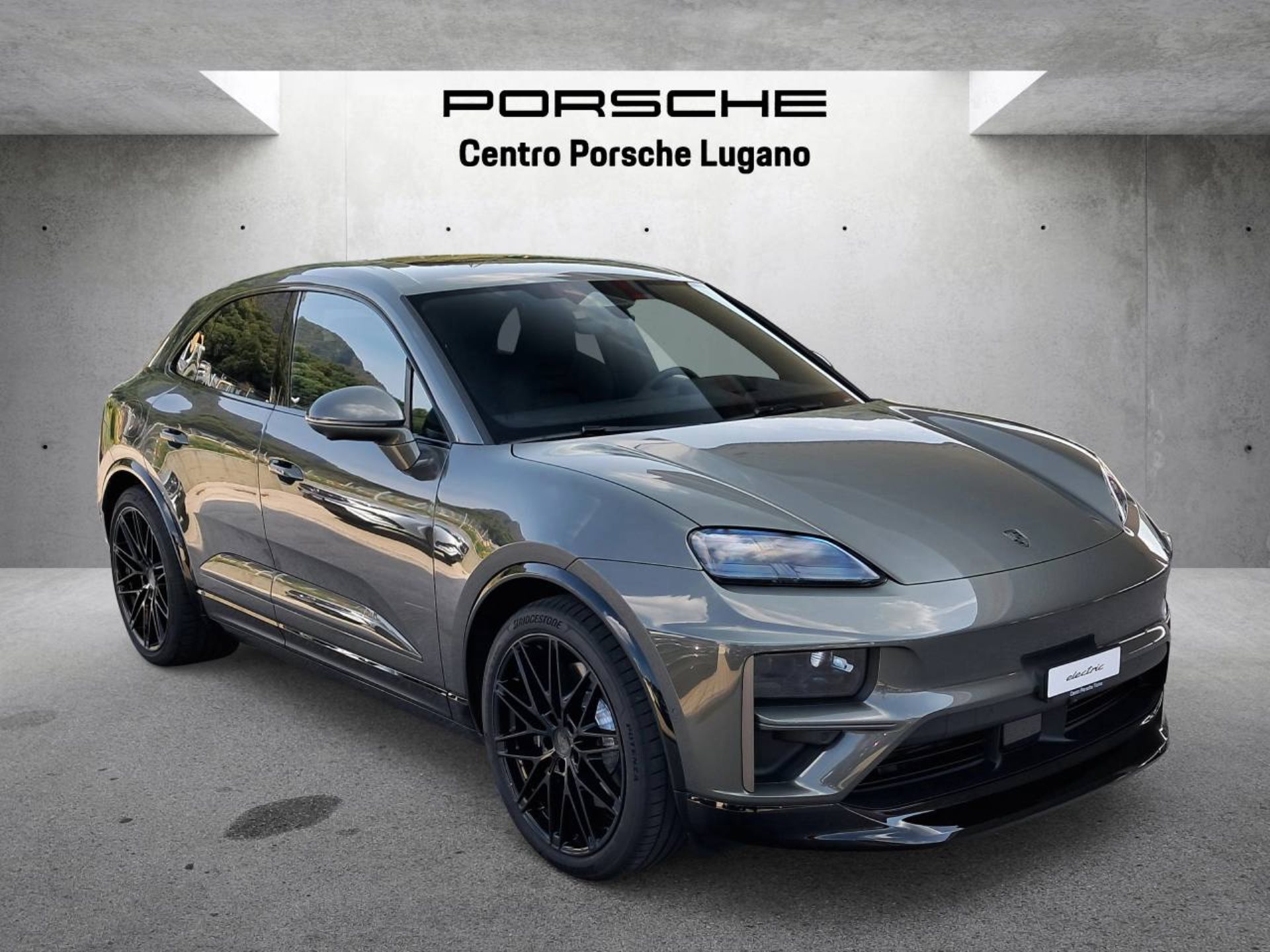 PORSCHE Macan Turbo-image-5
