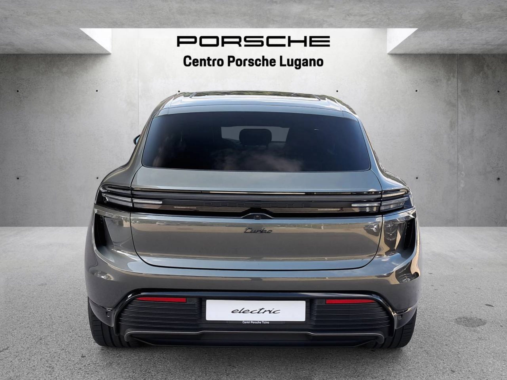 PORSCHE Macan Turbo-image-10
