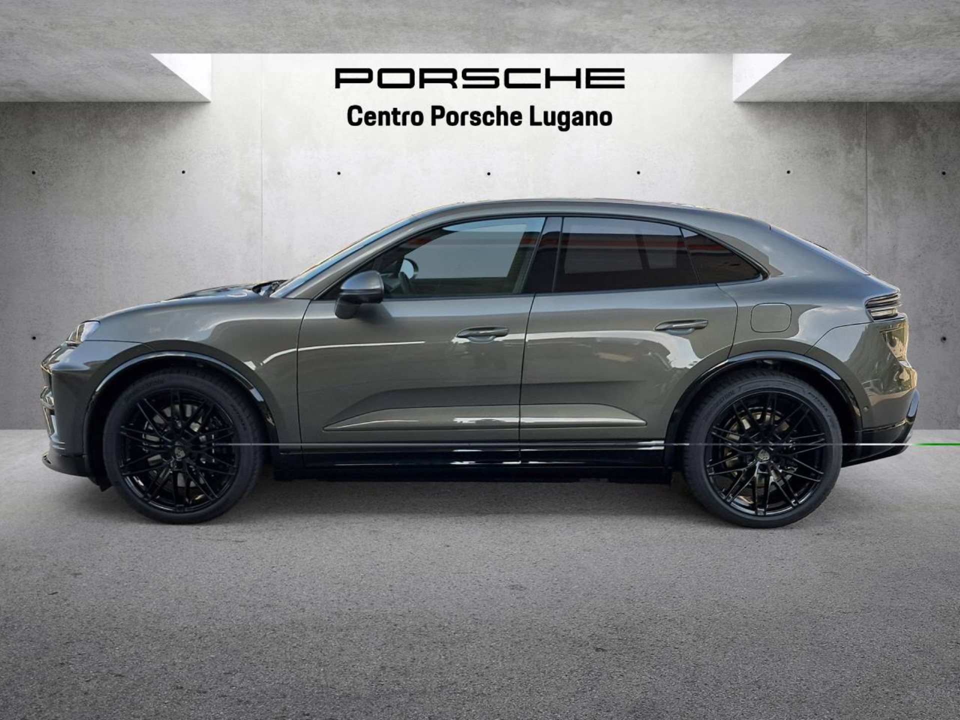 PORSCHE Macan Turbo-image-1