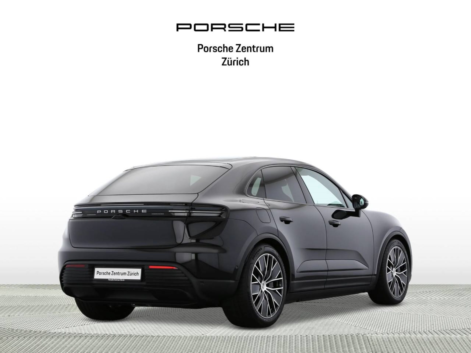 PORSCHE Macan 4-showroom-element-2