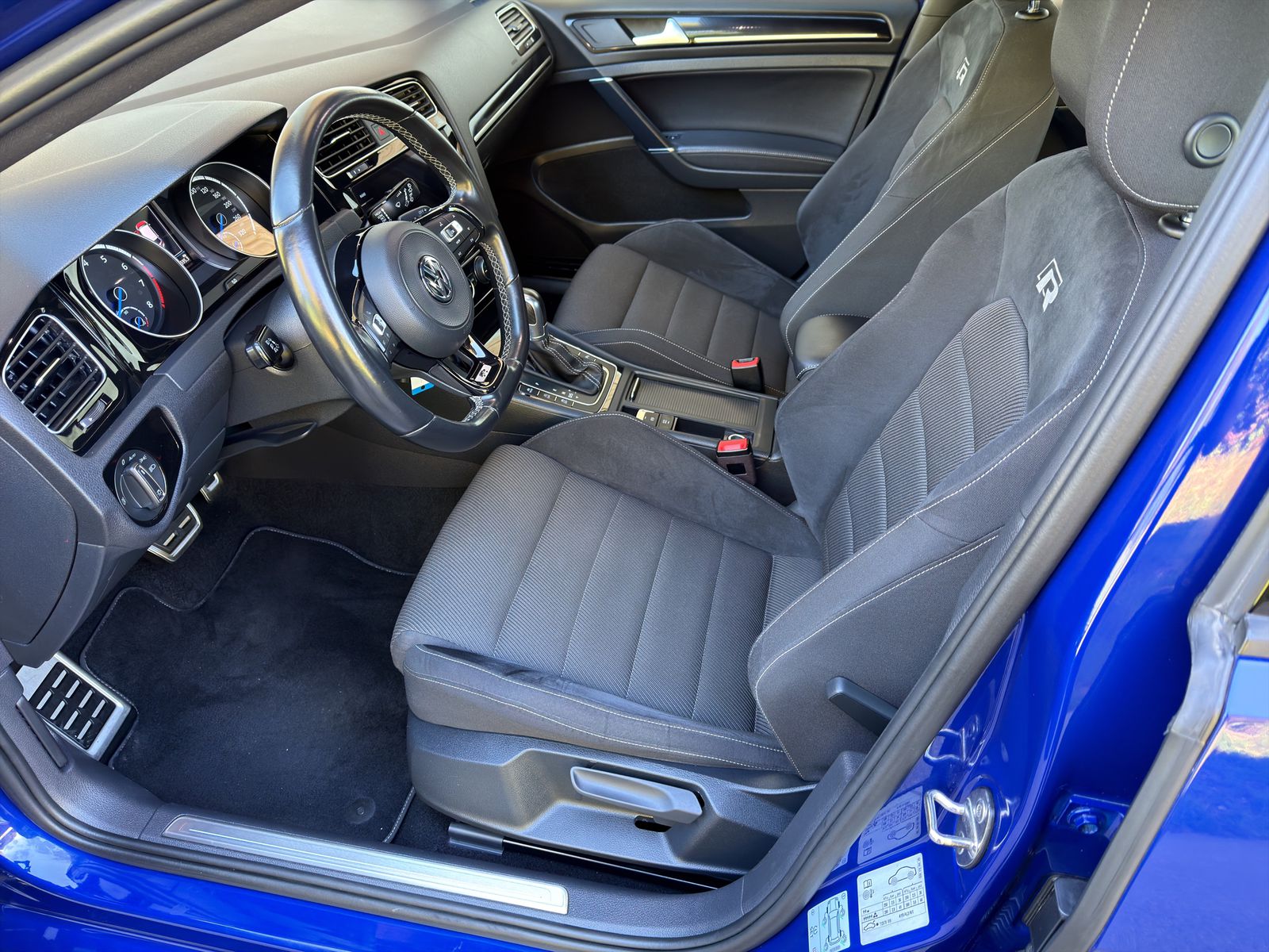 VW Golf 2.0 TSI R 4Motion DSG-image-9